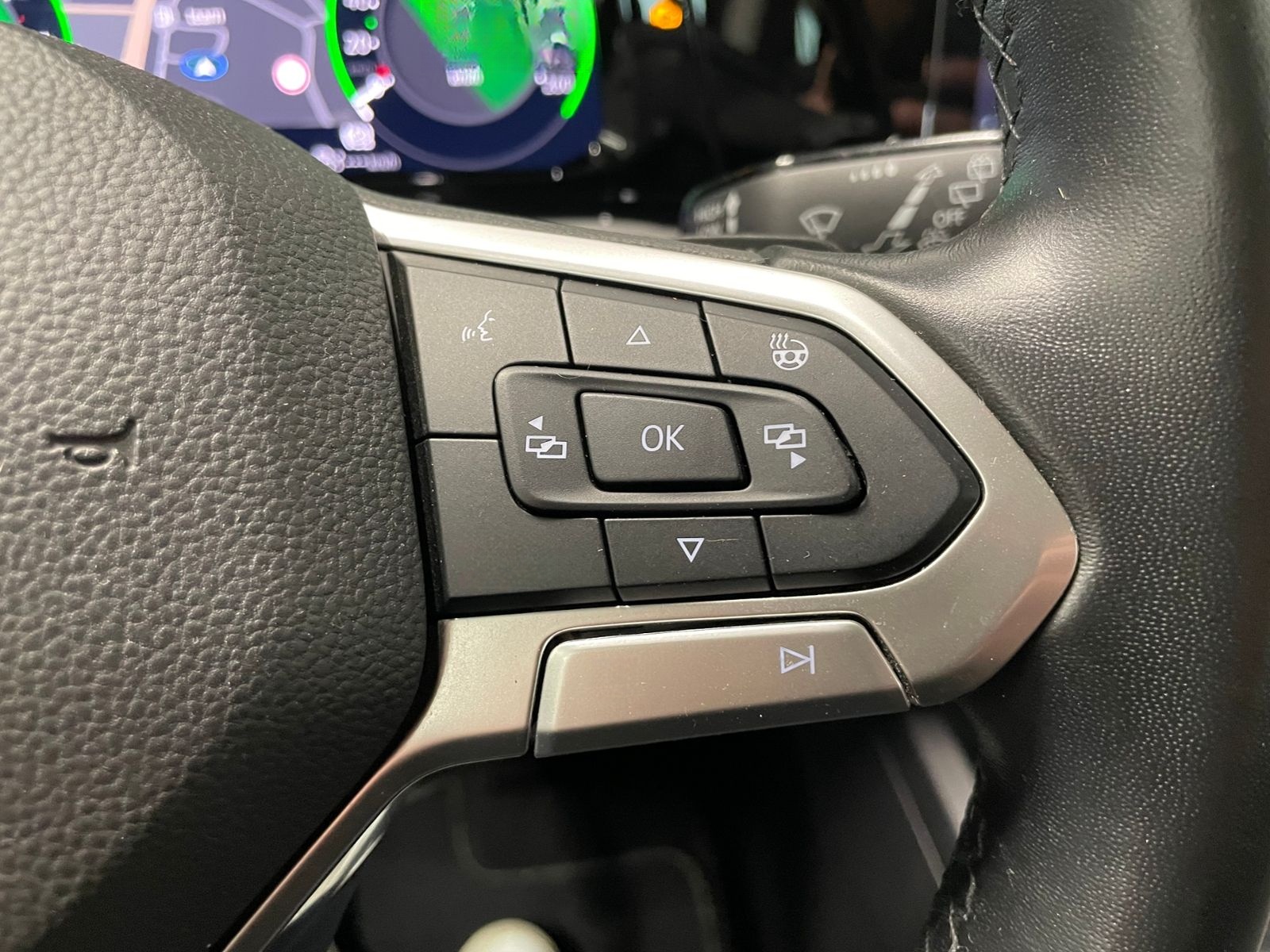 Volkswagen Golf VIII Variant Life 1.0 eTSI DSG RFK NAVI TRA foto 16