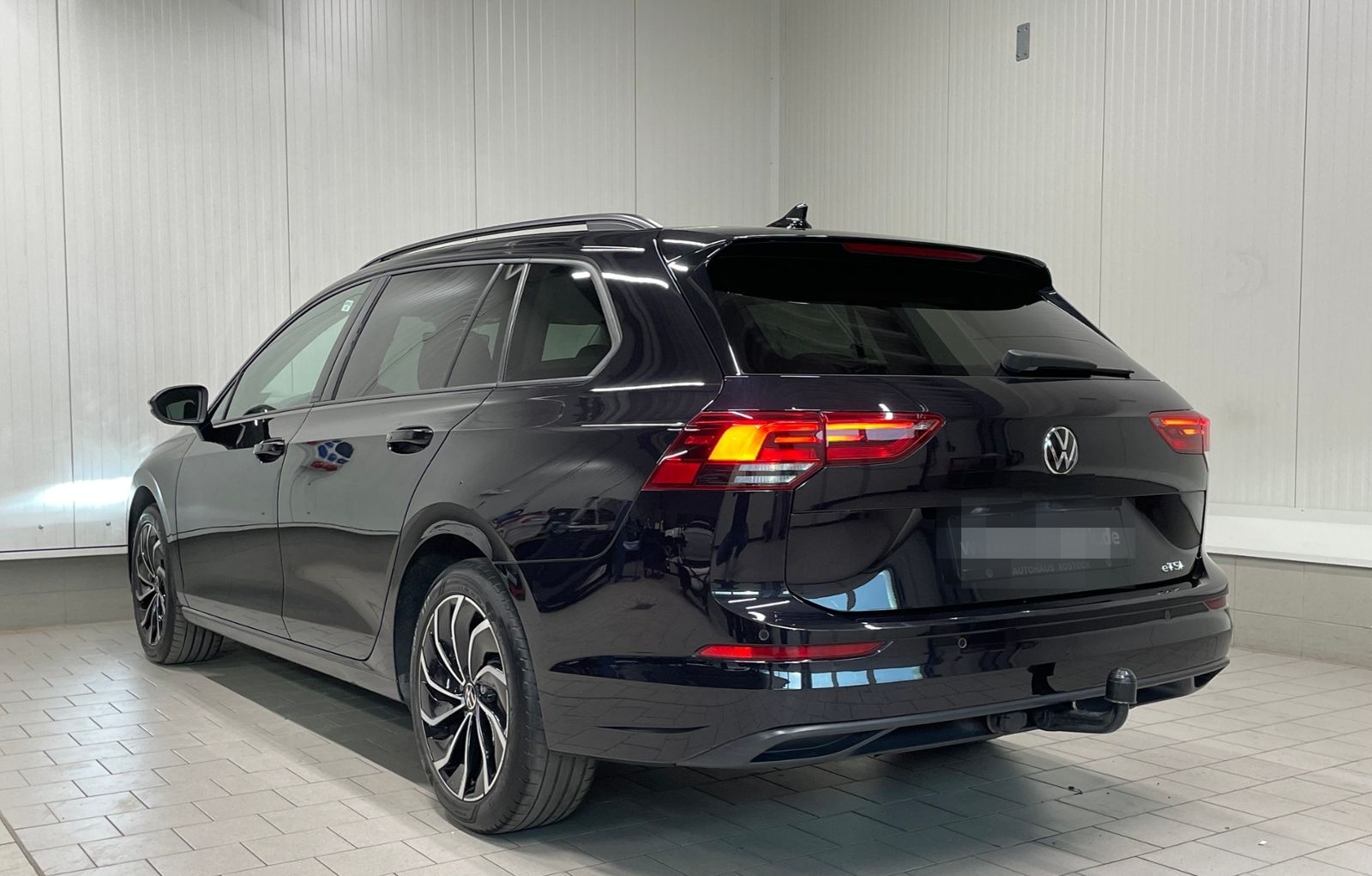 Volkswagen Golf VIII Variant Life 1.0 eTSI DSG RFK NAVI TRA foto 4