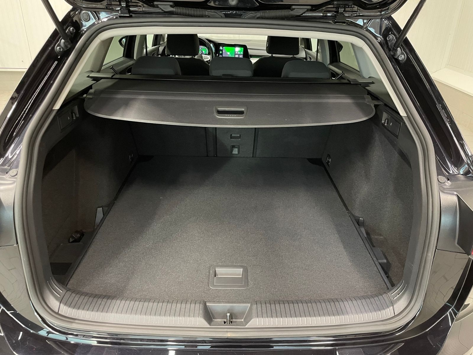 Volkswagen Golf VIII Variant Life 1.0 eTSI DSG RFK NAVI TRA foto 5