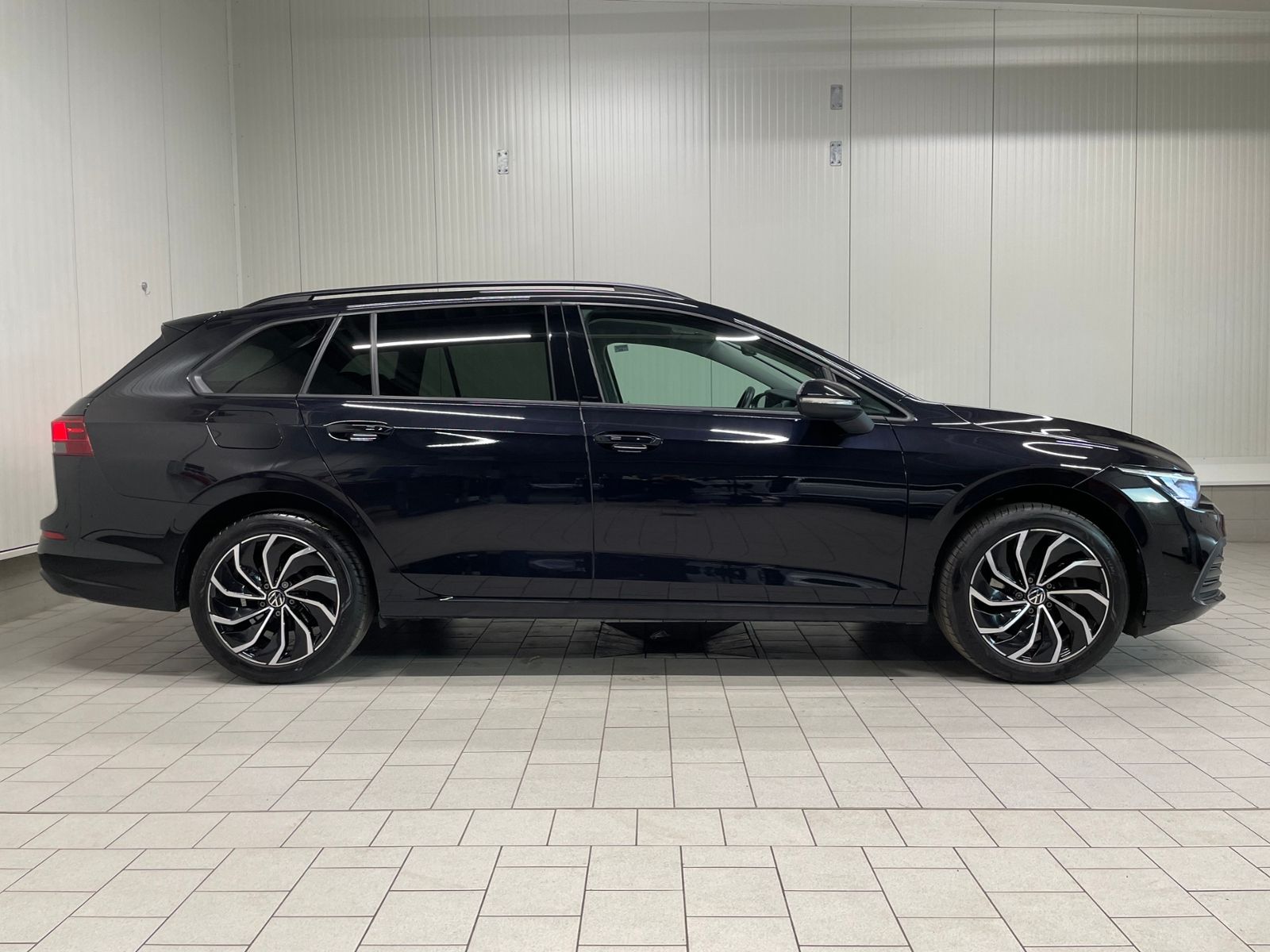 Volkswagen Golf VIII Variant Life 1.0 eTSI DSG RFK NAVI TRA foto 8