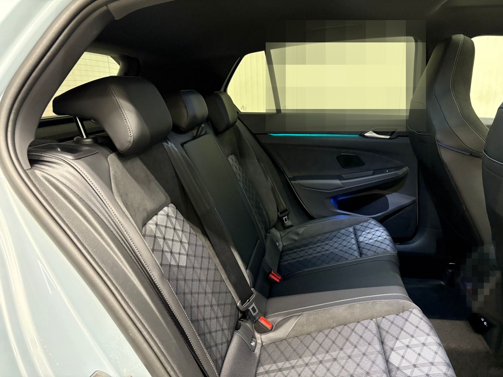 Volkswagen Golf VIII R-Line 2.0 TDI DSG IQ.LIGHT PANO NAVI foto 19