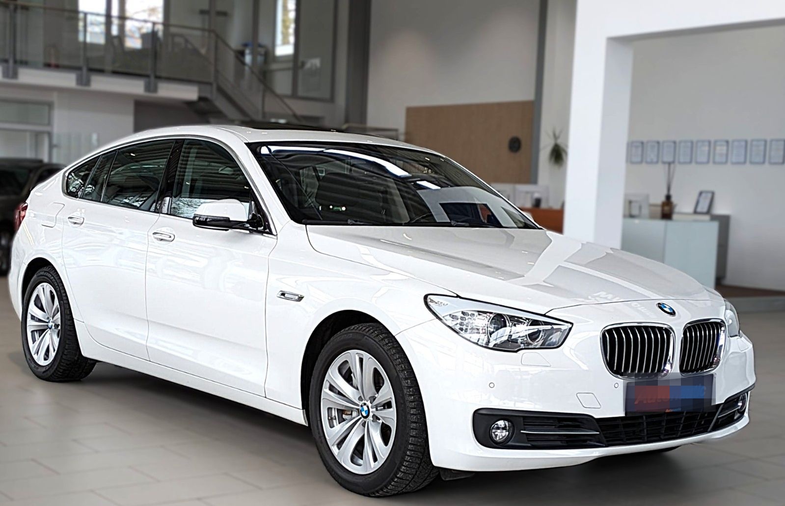 BMW 530d GT xDRIVE LEDER PANO NAVI HiFi HUD STANDH. foto 3