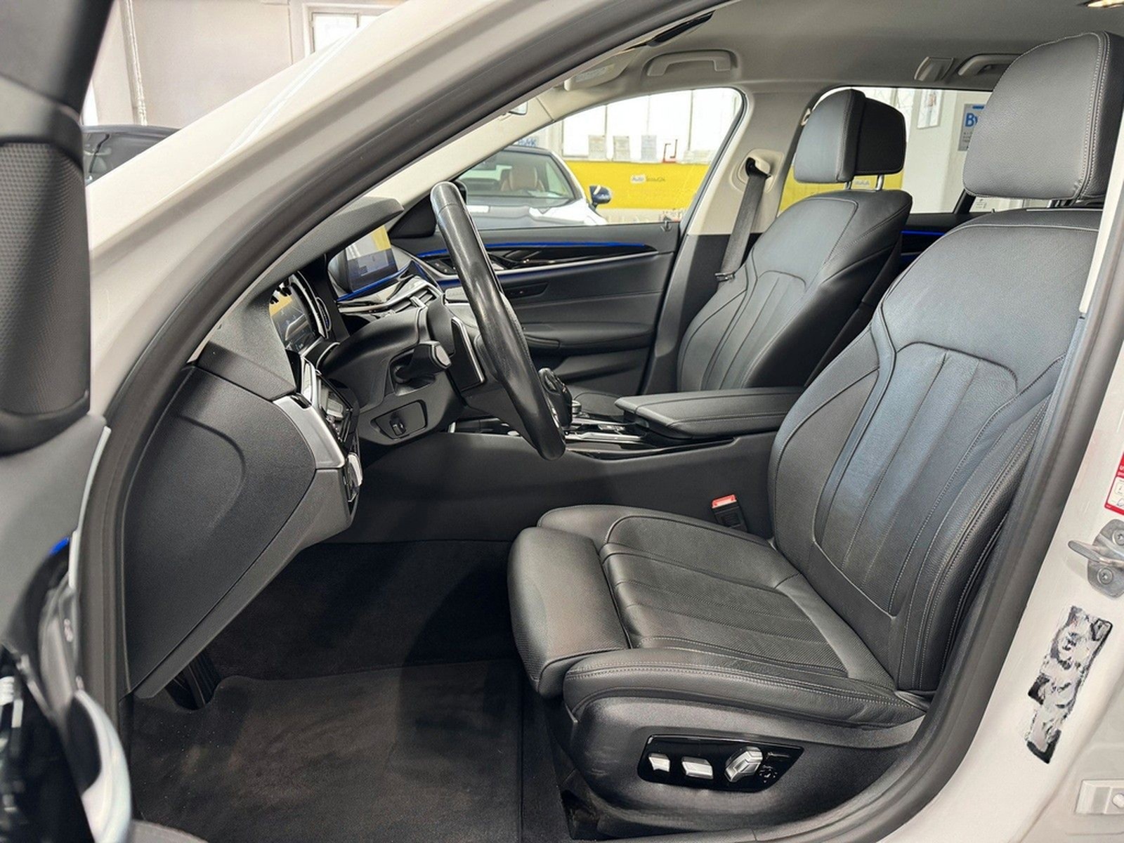 BMW 520 d xDrive Touring Sport Line LEDER KOMFORTSIT foto 14