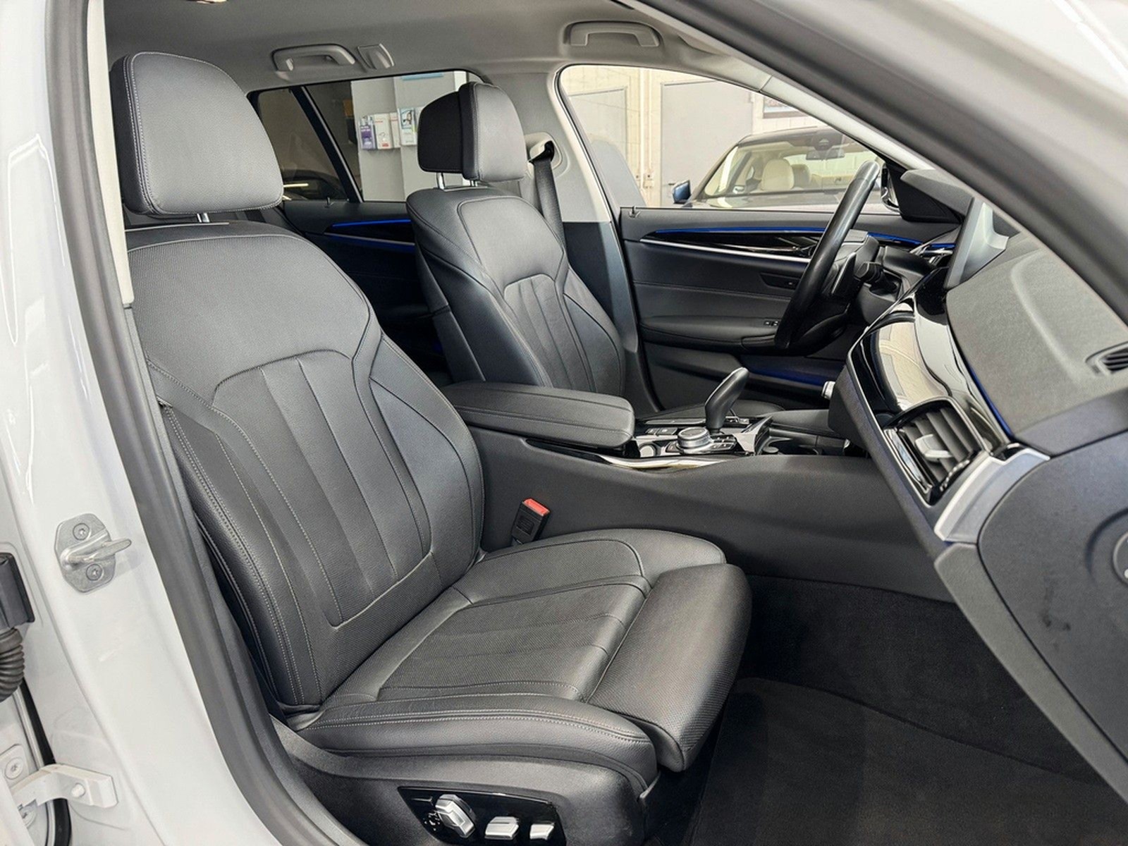 BMW 520 d xDrive Touring Sport Line LEDER KOMFORTSIT foto 21