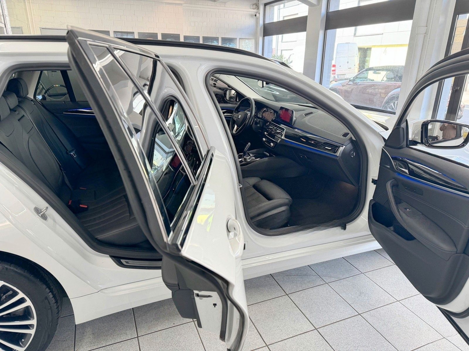 BMW 520 d xDrive Touring Sport Line LEDER KOMFORTSIT foto 27
