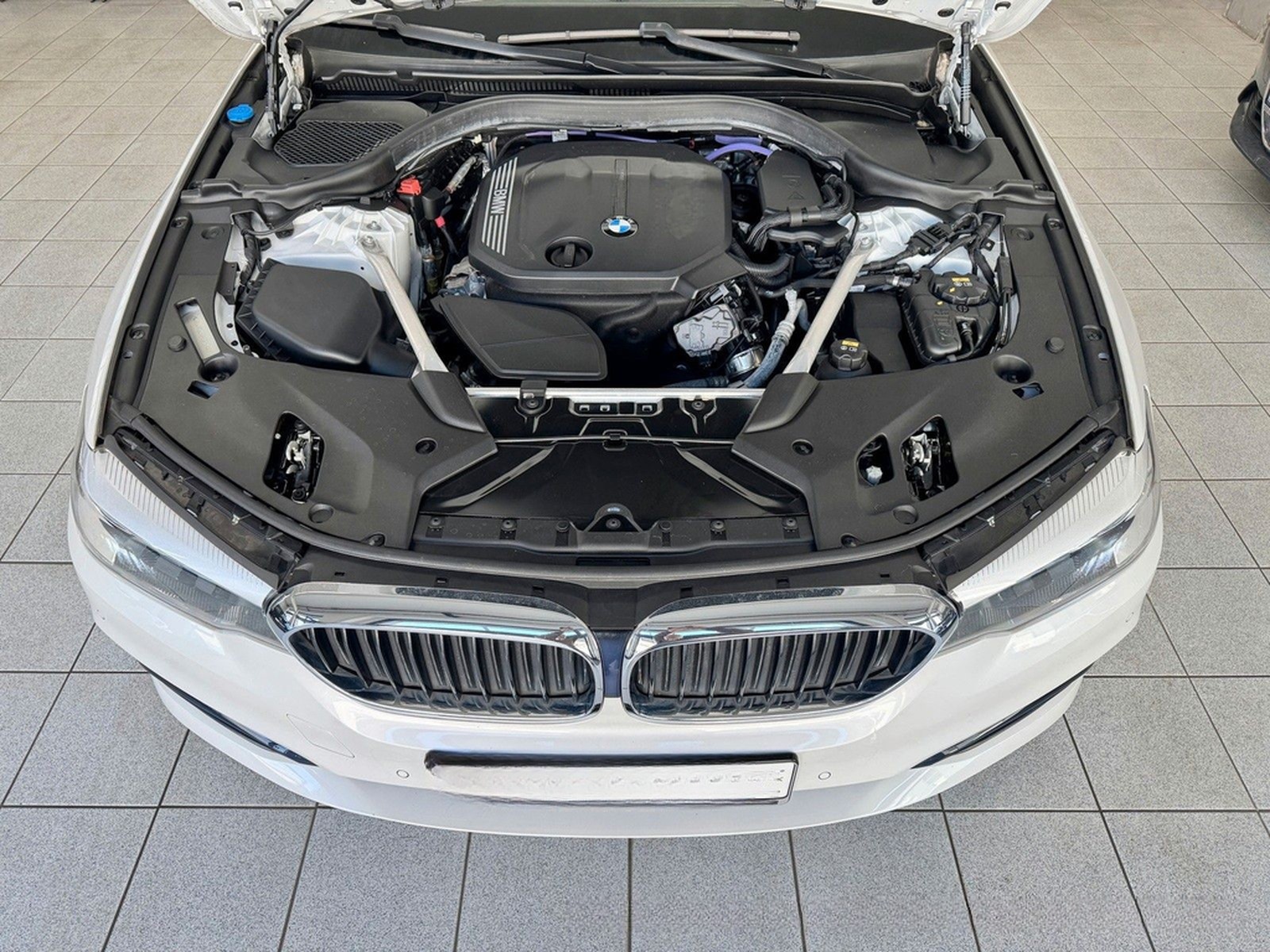 BMW 520 d xDrive Touring Sport Line LEDER KOMFORTSIT foto 32