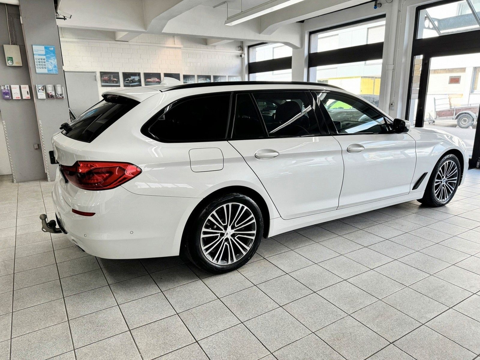 BMW 520 d xDrive Touring Sport Line LEDER KOMFORTSIT foto 7