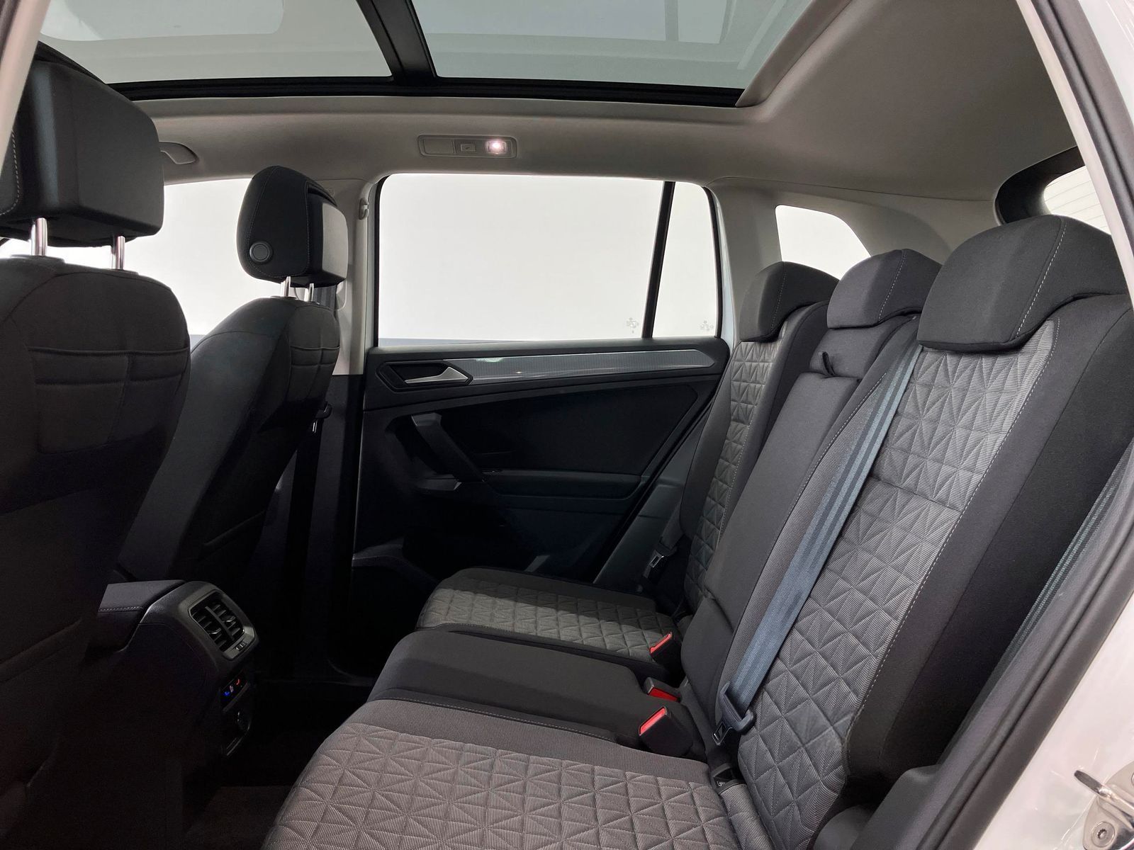 Volkswagen Tiguan Life 1.5 TSI DSG Pano Navi Virtual PDC AC foto 7