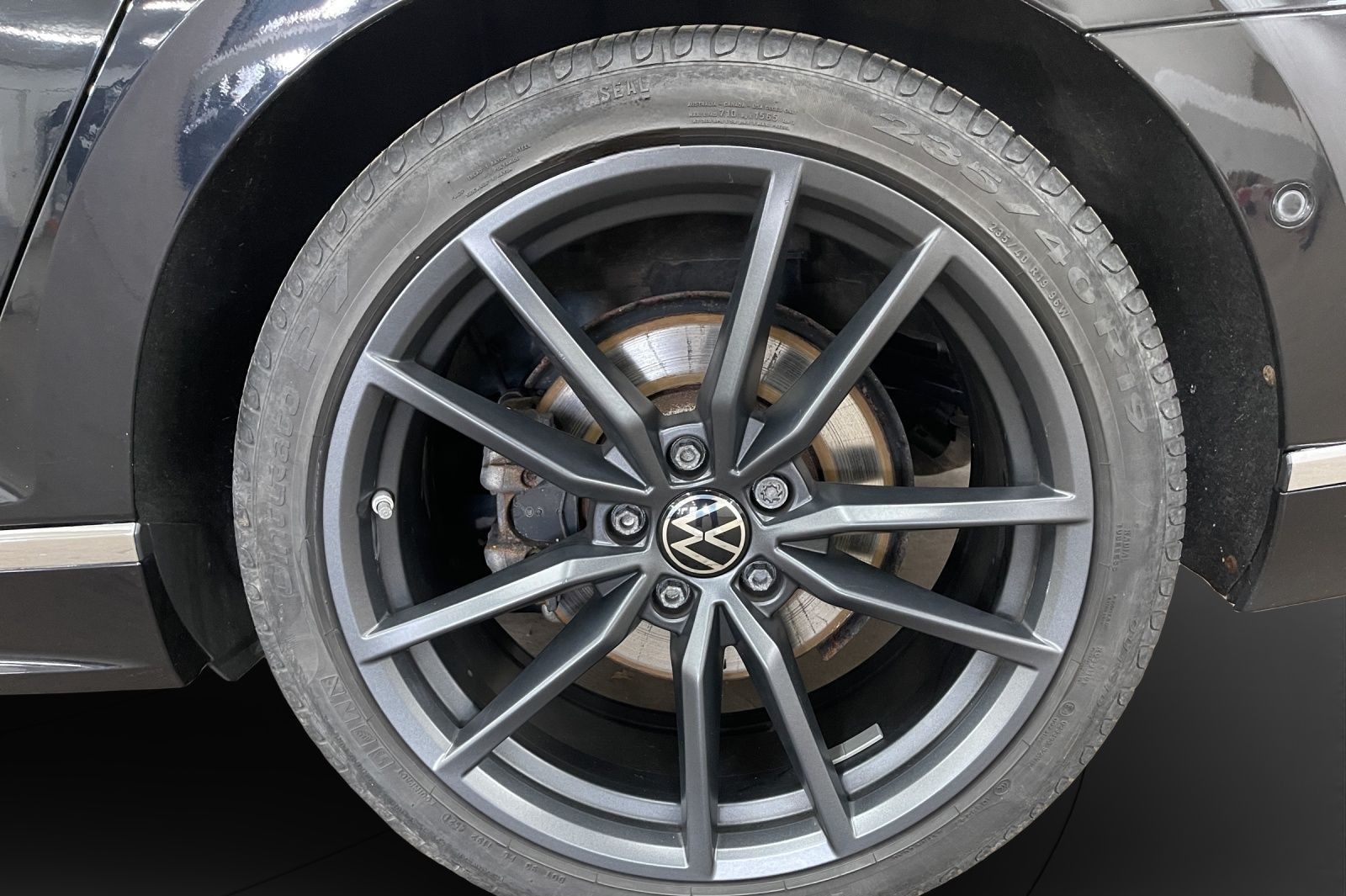 Volkswagen Passat Variant 2.0 TDI 4M R-Line AHK Pano LM 19" foto 14