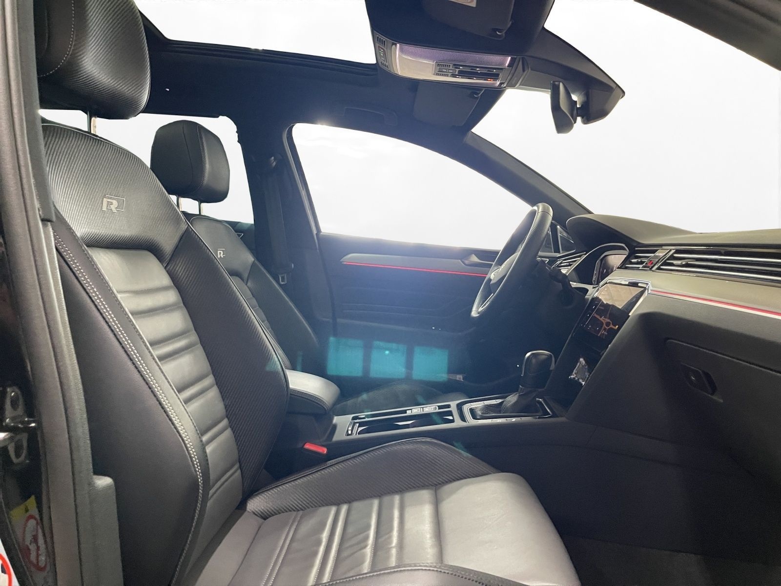 Volkswagen Passat Variant 2.0 TDI 4M R-Line AHK Pano LM 19" foto 18