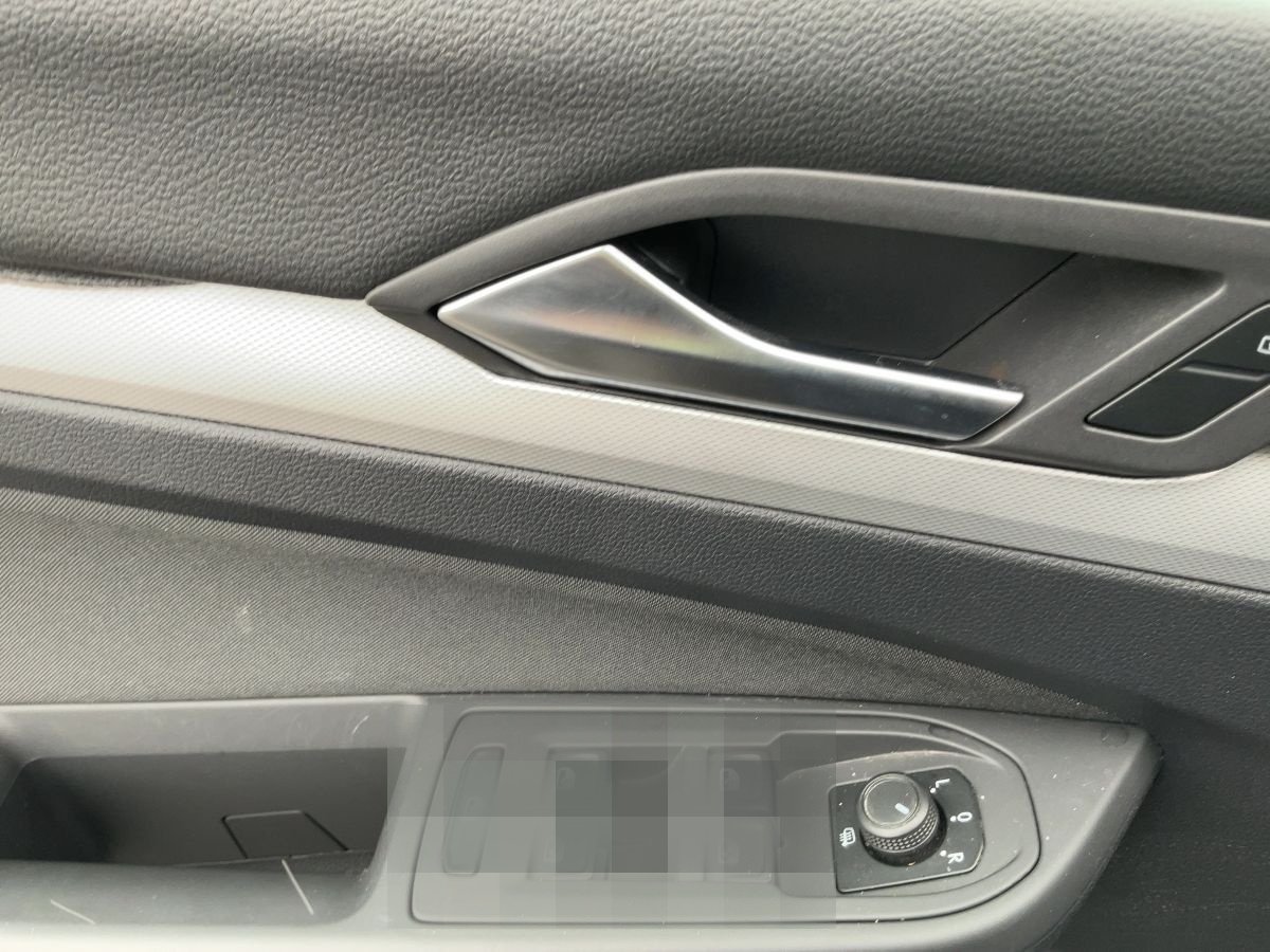 Volkswagen Golf VIII 1.0 TSI 5JG+LED+SHZ+2xPDC+APP+AHK+DAB foto 17