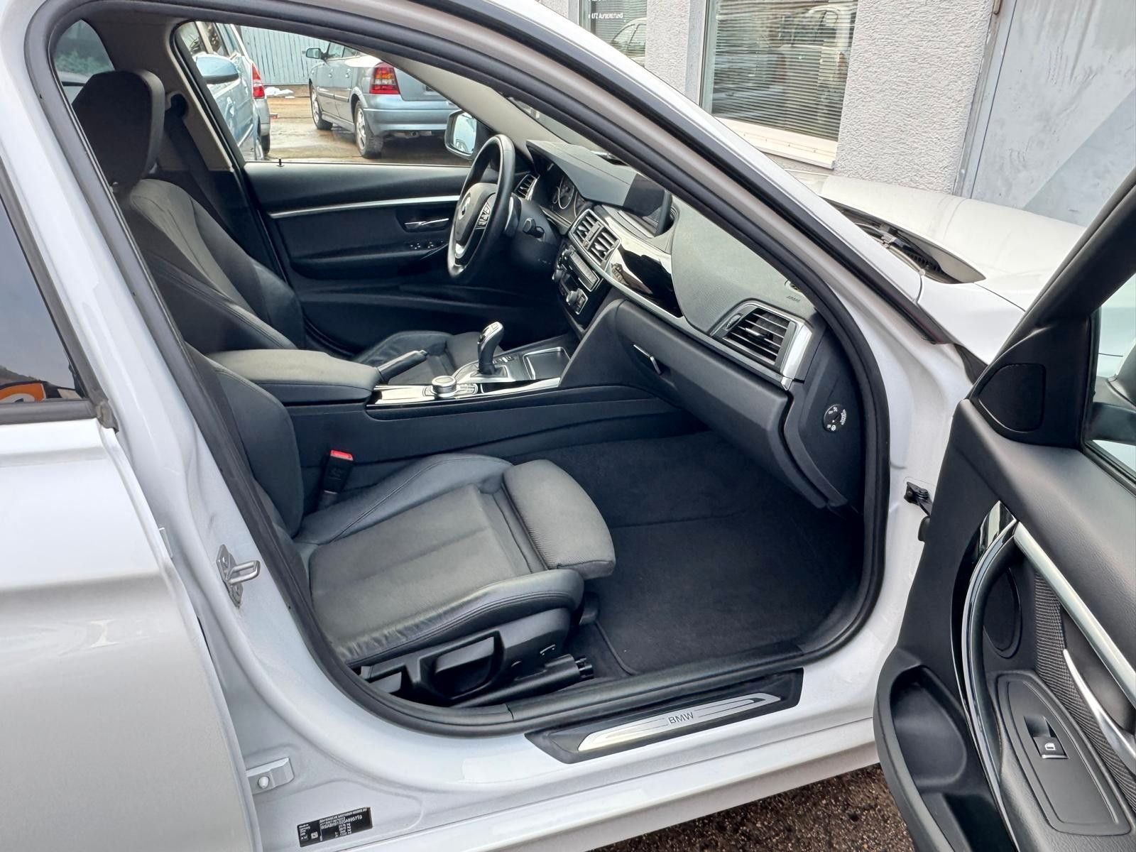 BMW Bmw 320d Sport Shadow  Finanzierung Möglich foto 13