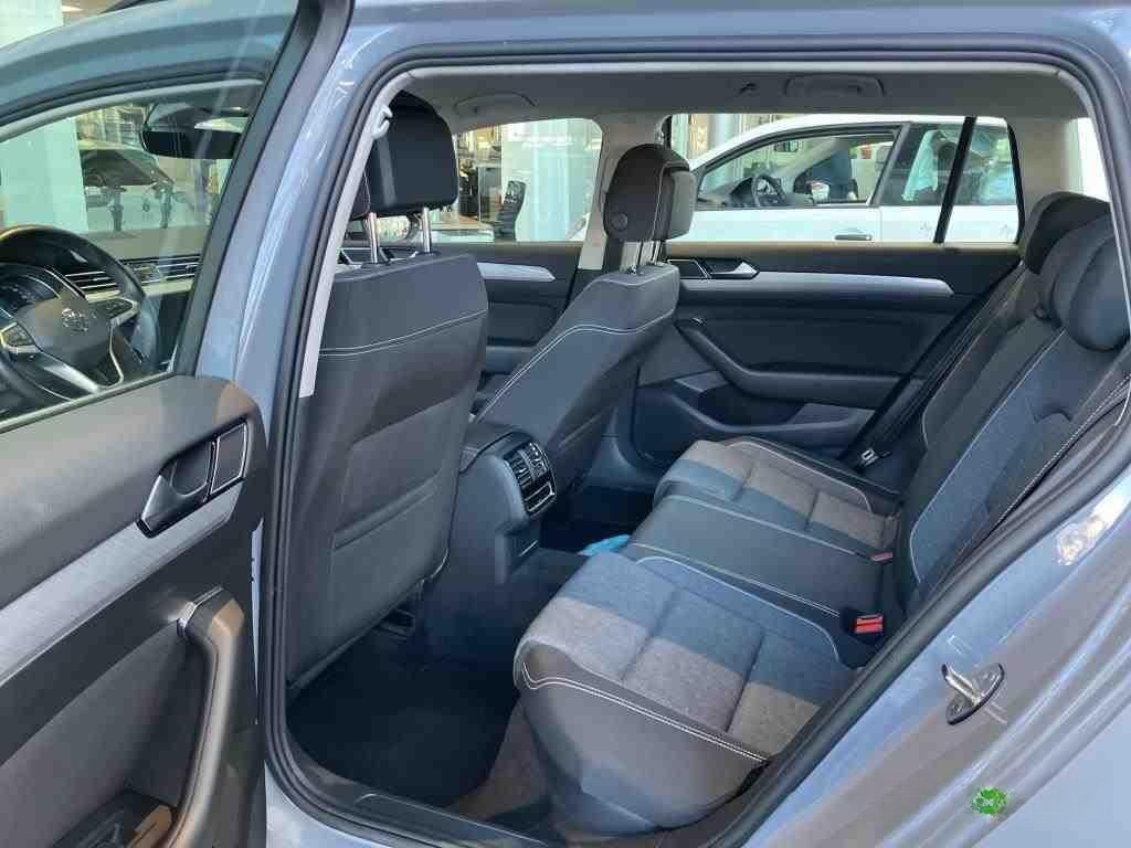 Volkswagen Passat Variant 2.0 TDI Business DSG LED / Kamera foto 10