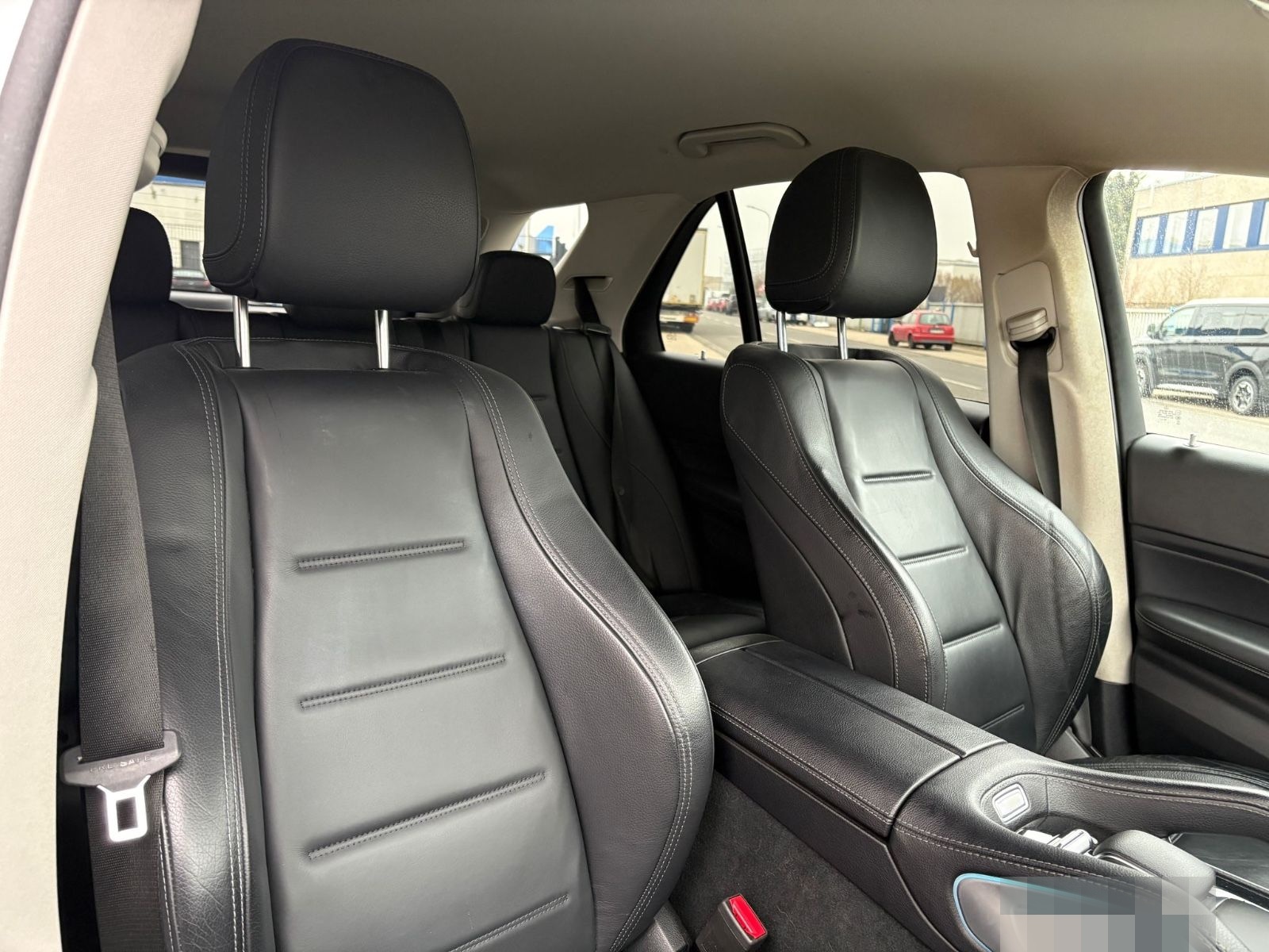 Mercedes-Benz GLE 300 d 4Matic--AMG-- foto 12