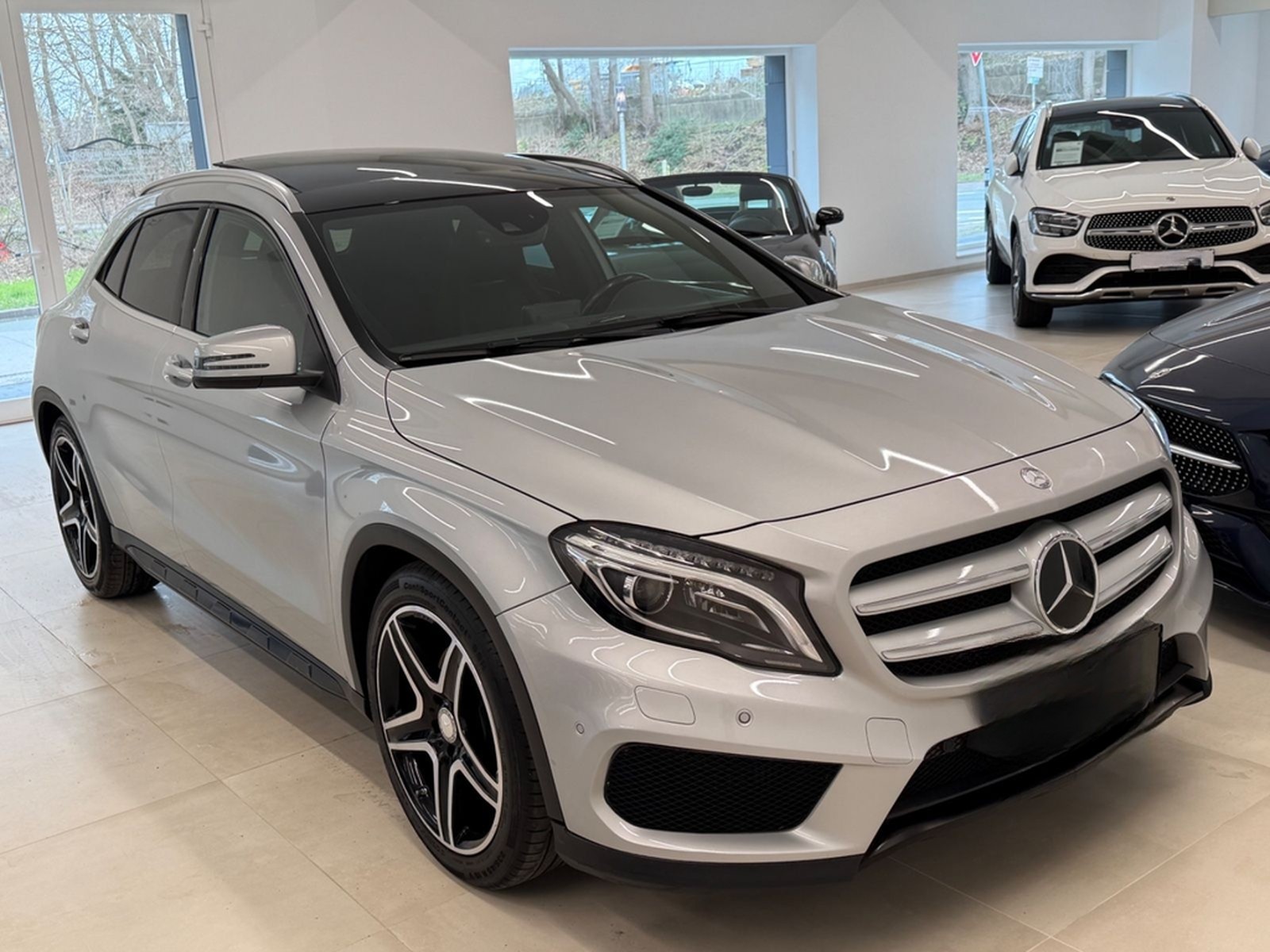 Mercedes-Benz GLA 250 4Matic AMG Line PANORAMA DISTRONIC LED foto 2