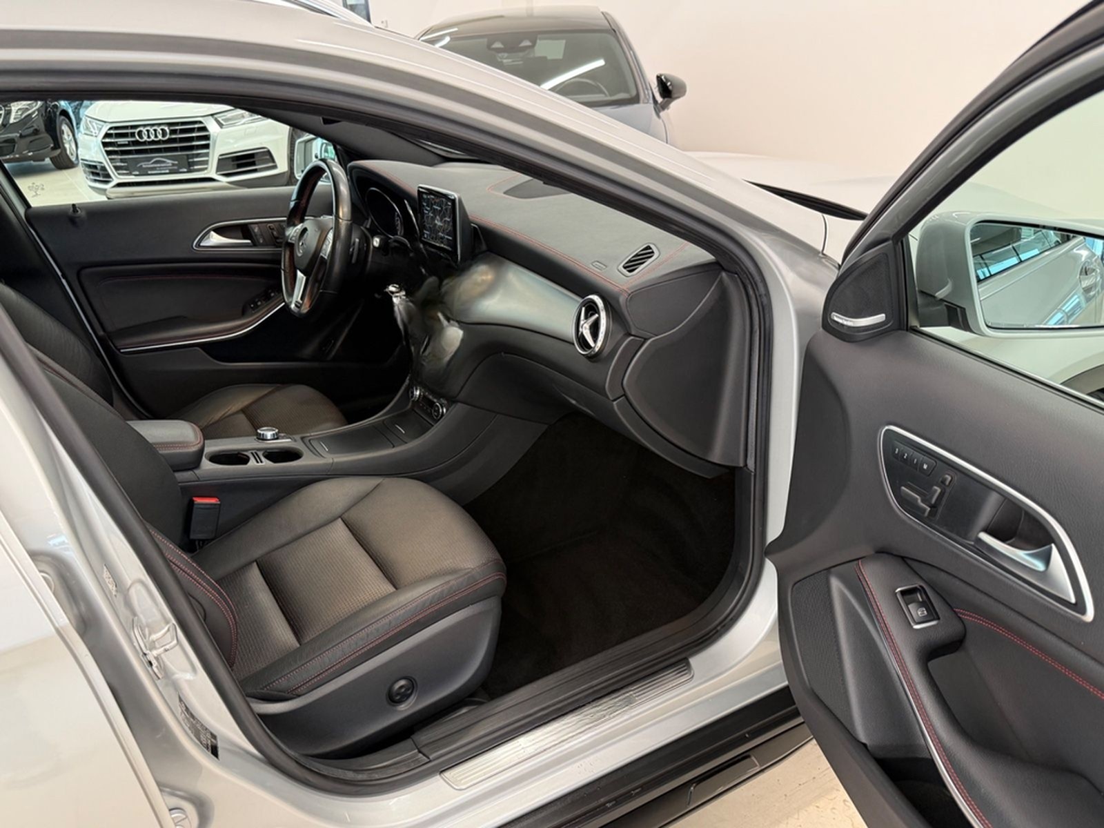 Mercedes-Benz GLA 250 4Matic AMG Line PANORAMA DISTRONIC LED foto 11
