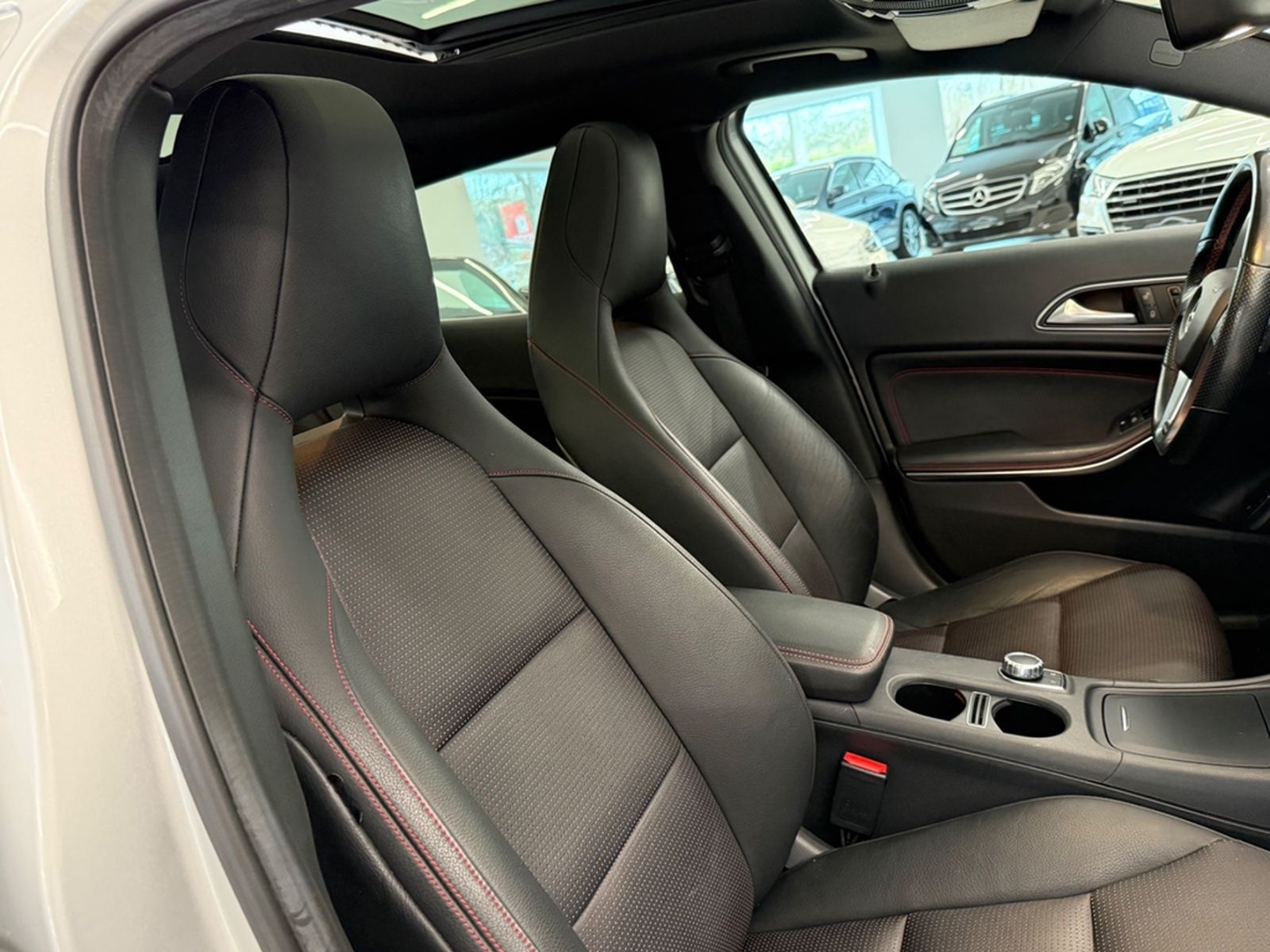 Mercedes-Benz GLA 250 4Matic AMG Line PANORAMA DISTRONIC LED foto 13