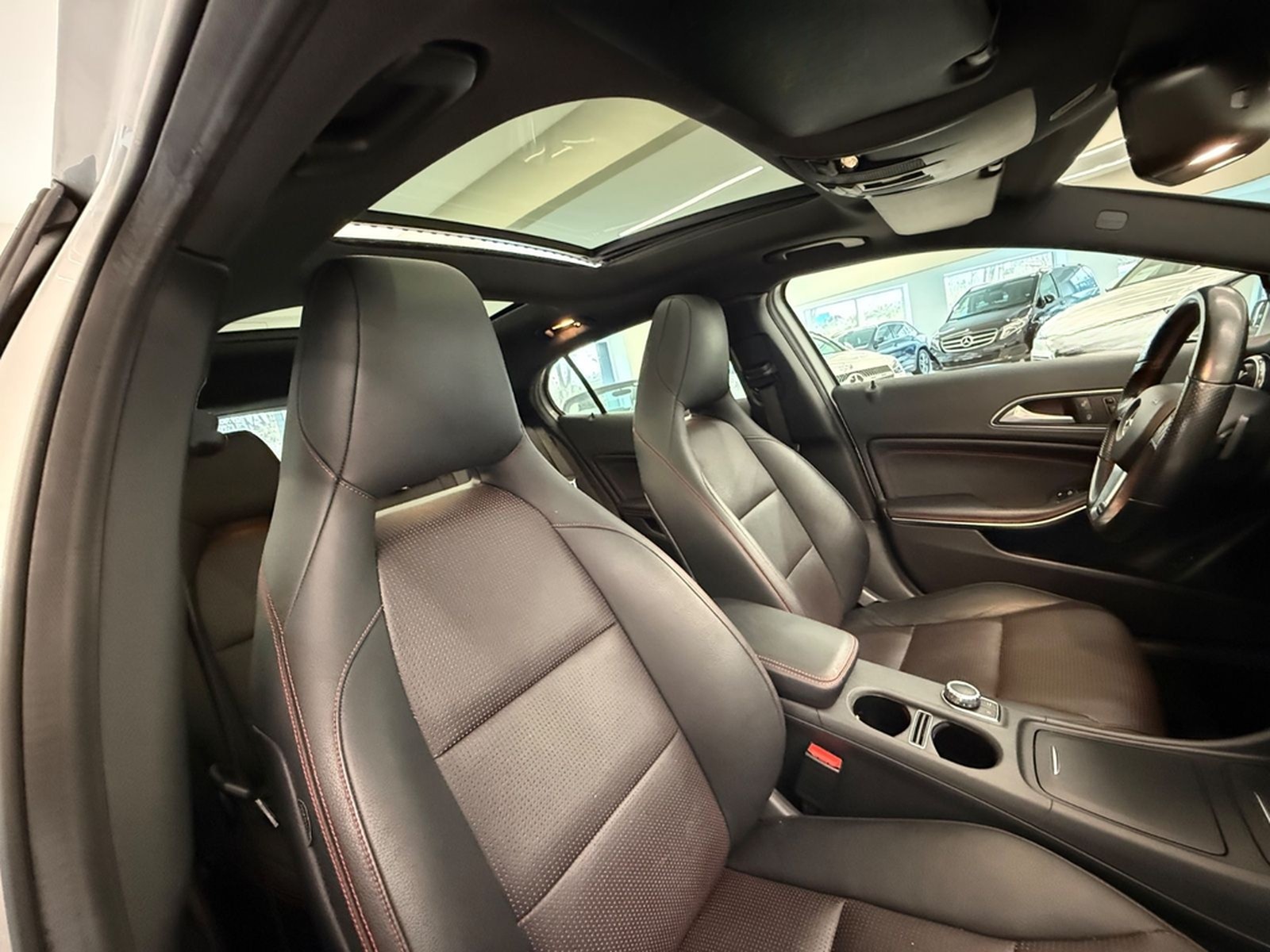 Mercedes-Benz GLA 250 4Matic AMG Line PANORAMA DISTRONIC LED foto 14