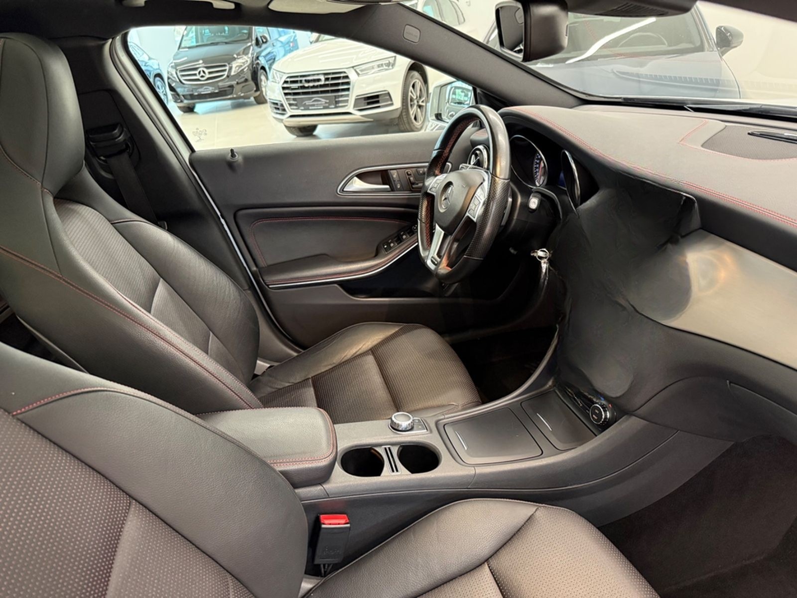 Mercedes-Benz GLA 250 4Matic AMG Line PANORAMA DISTRONIC LED foto 15