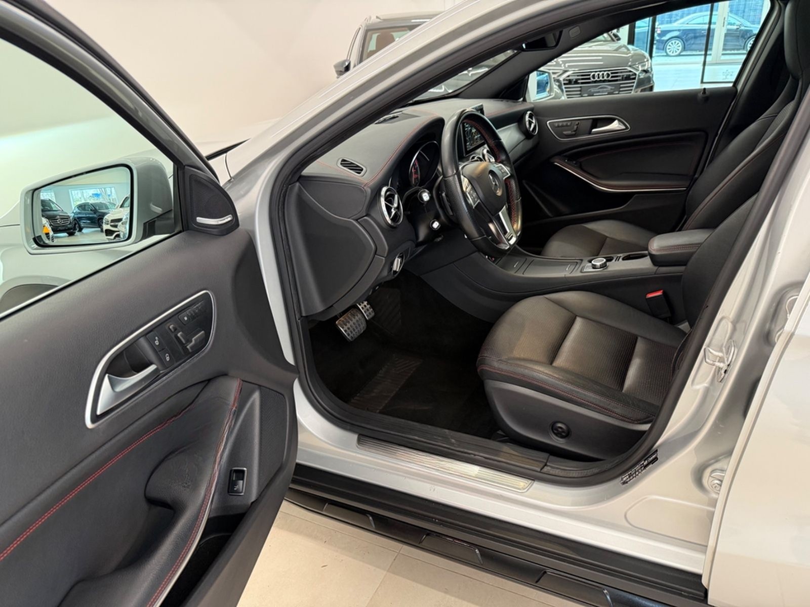Mercedes-Benz GLA 250 4Matic AMG Line PANORAMA DISTRONIC LED foto 16