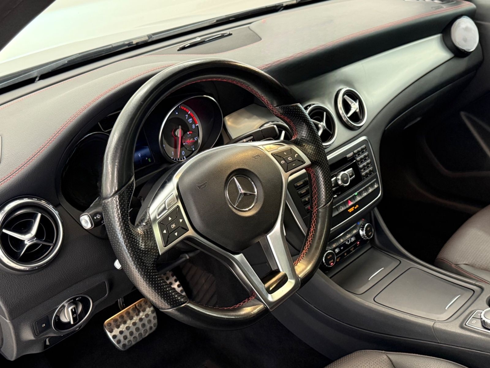 Mercedes-Benz GLA 250 4Matic AMG Line PANORAMA DISTRONIC LED foto 19