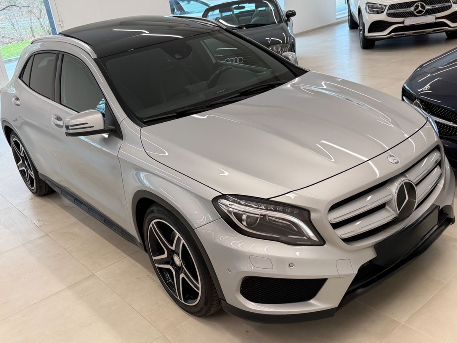 Mercedes-Benz GLA 250 4Matic AMG Line PANORAMA DISTRONIC LED foto 3