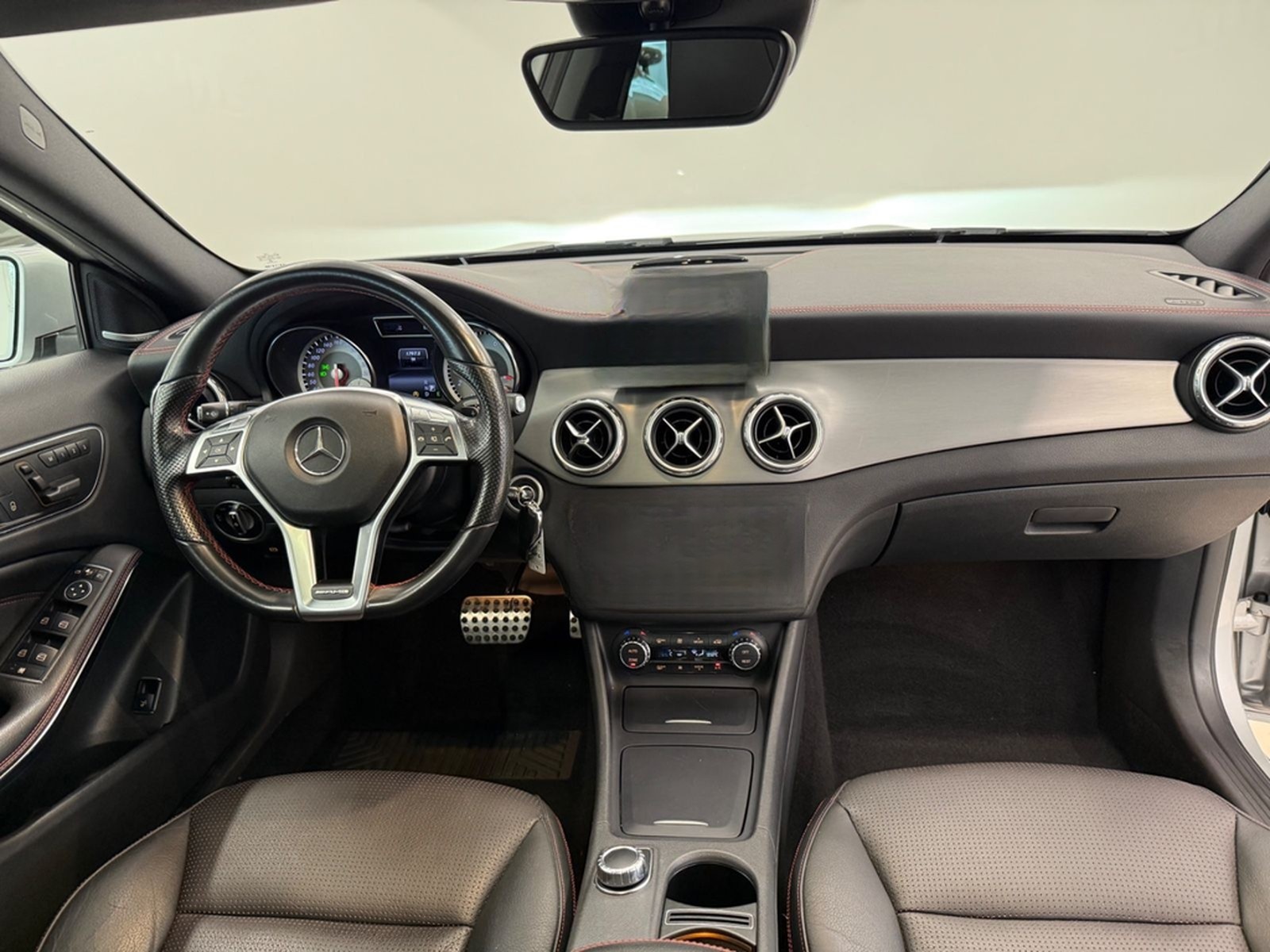Mercedes-Benz GLA 250 4Matic AMG Line PANORAMA DISTRONIC LED foto 22