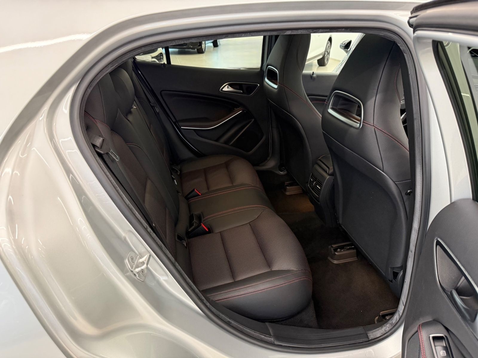 Mercedes-Benz GLA 250 4Matic AMG Line PANORAMA DISTRONIC LED foto 23