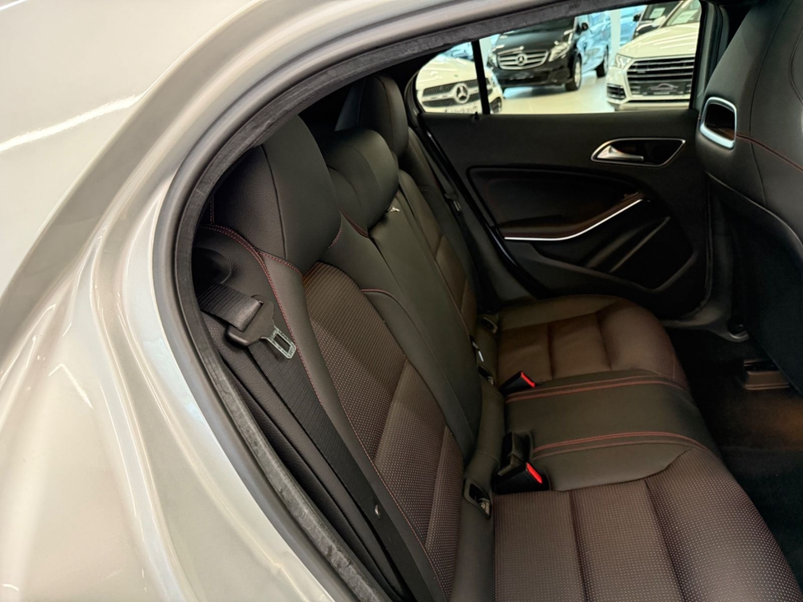 Mercedes-Benz GLA 250 4Matic AMG Line PANORAMA DISTRONIC LED foto 24