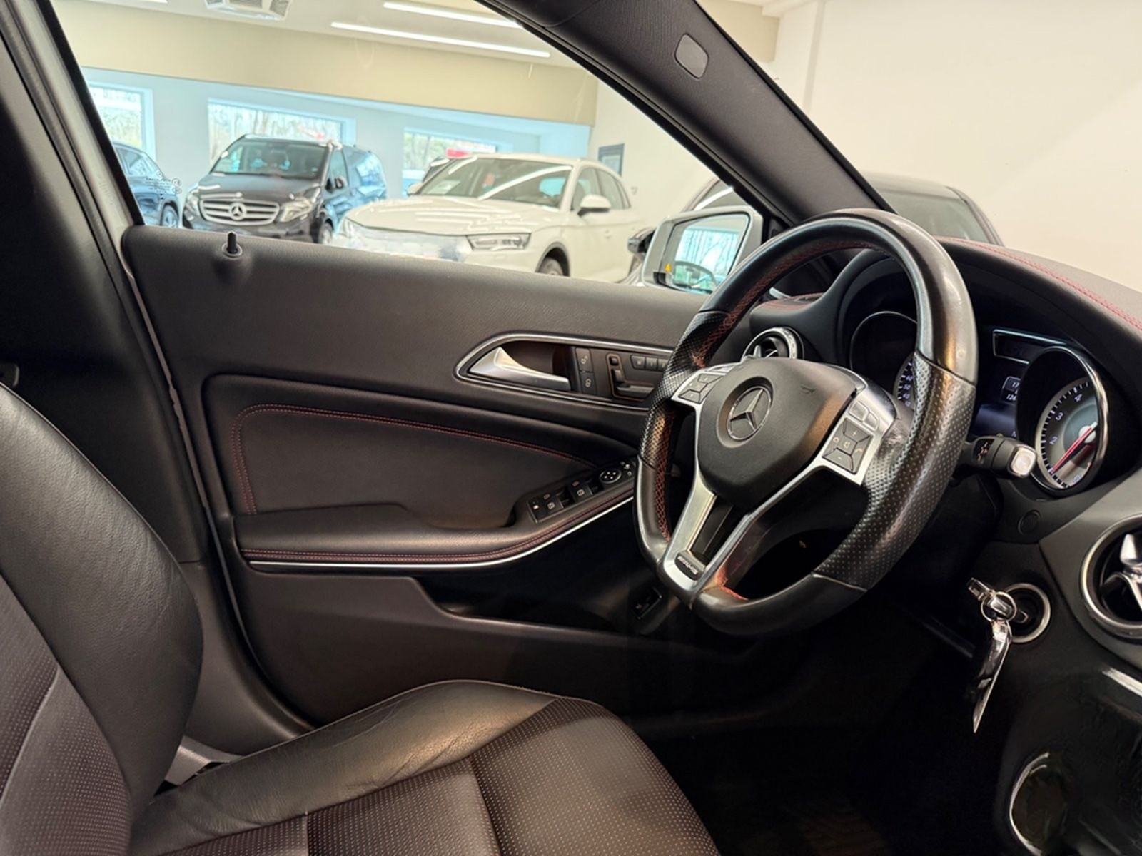Mercedes-Benz GLA 250 4Matic AMG Line PANORAMA DISTRONIC LED foto 25