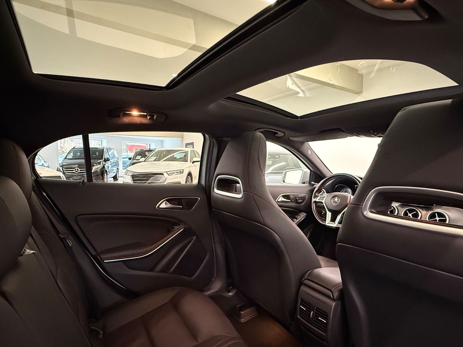 Mercedes-Benz GLA 250 4Matic AMG Line PANORAMA DISTRONIC LED foto 27