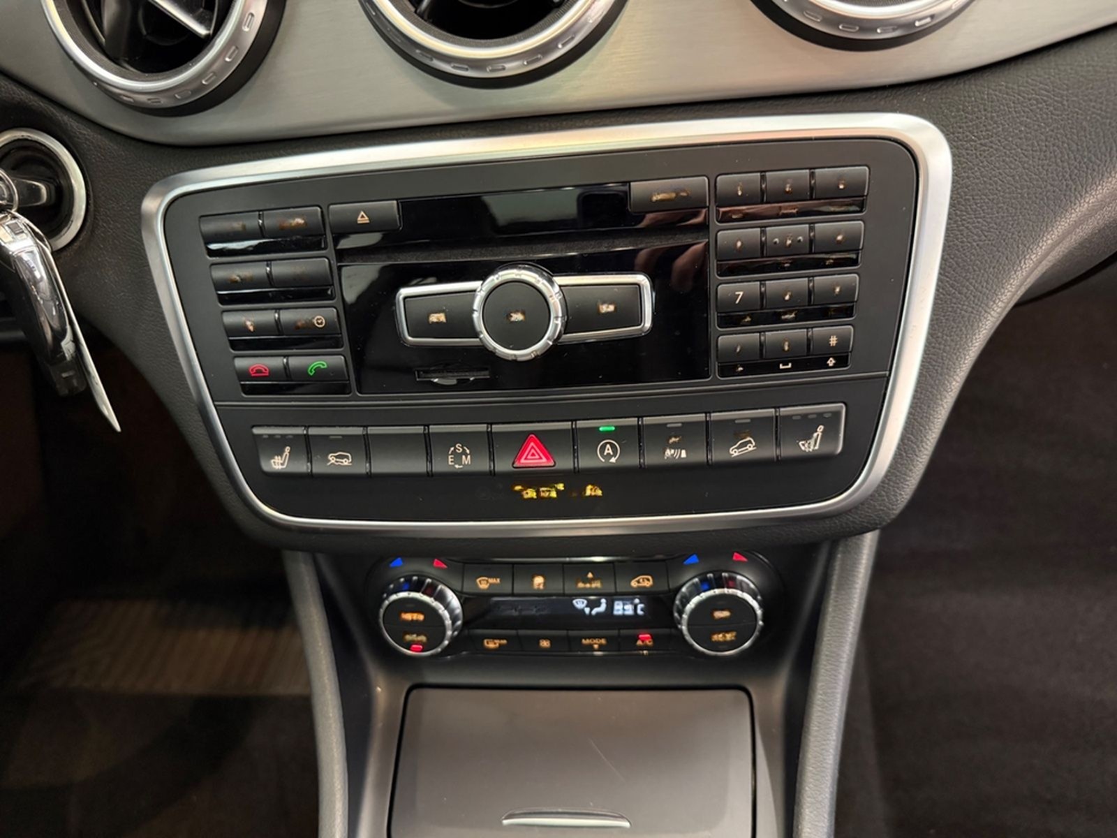 Mercedes-Benz GLA 250 4Matic AMG Line PANORAMA DISTRONIC LED foto 33