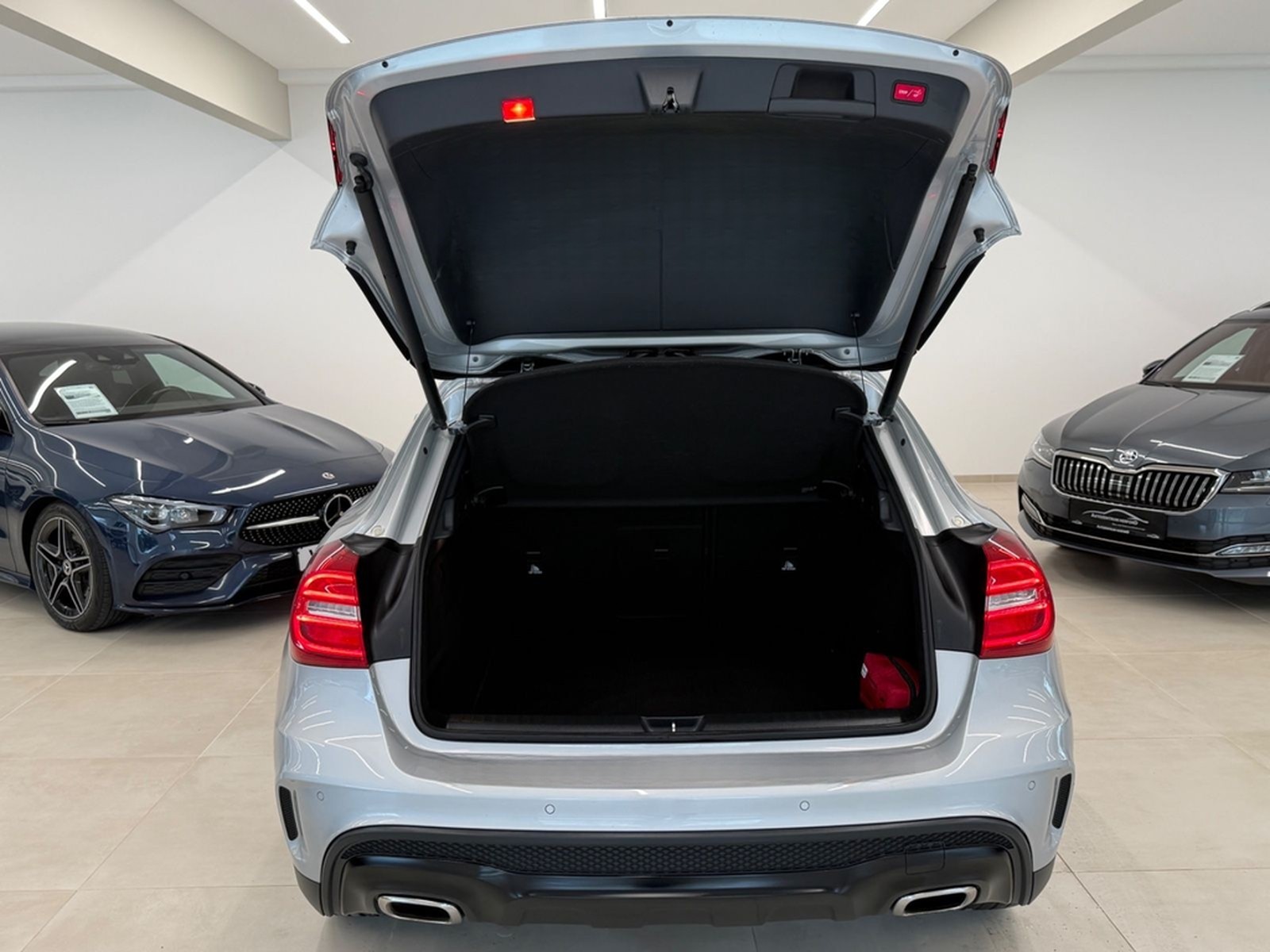 Mercedes-Benz GLA 250 4Matic AMG Line PANORAMA DISTRONIC LED foto 8