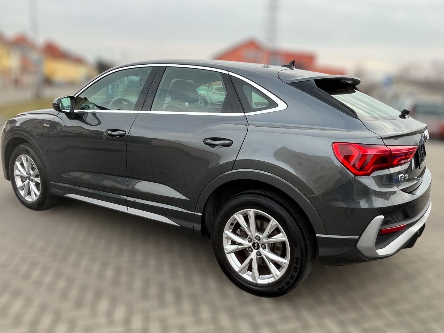 Audi Q3 Sportback 45 TFSI e *S line* foto 3