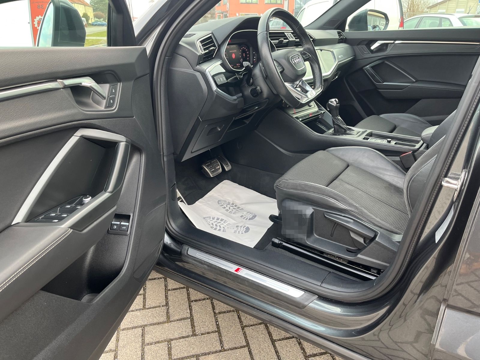 Audi Q3 Sportback 45 TFSI e *S line* foto 8
