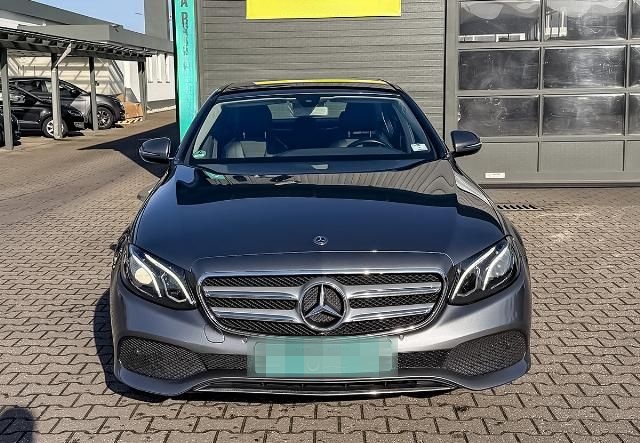 Mercedes-Benz E 200 d Avantgarde.Navi.RFK.SHZ foto 2