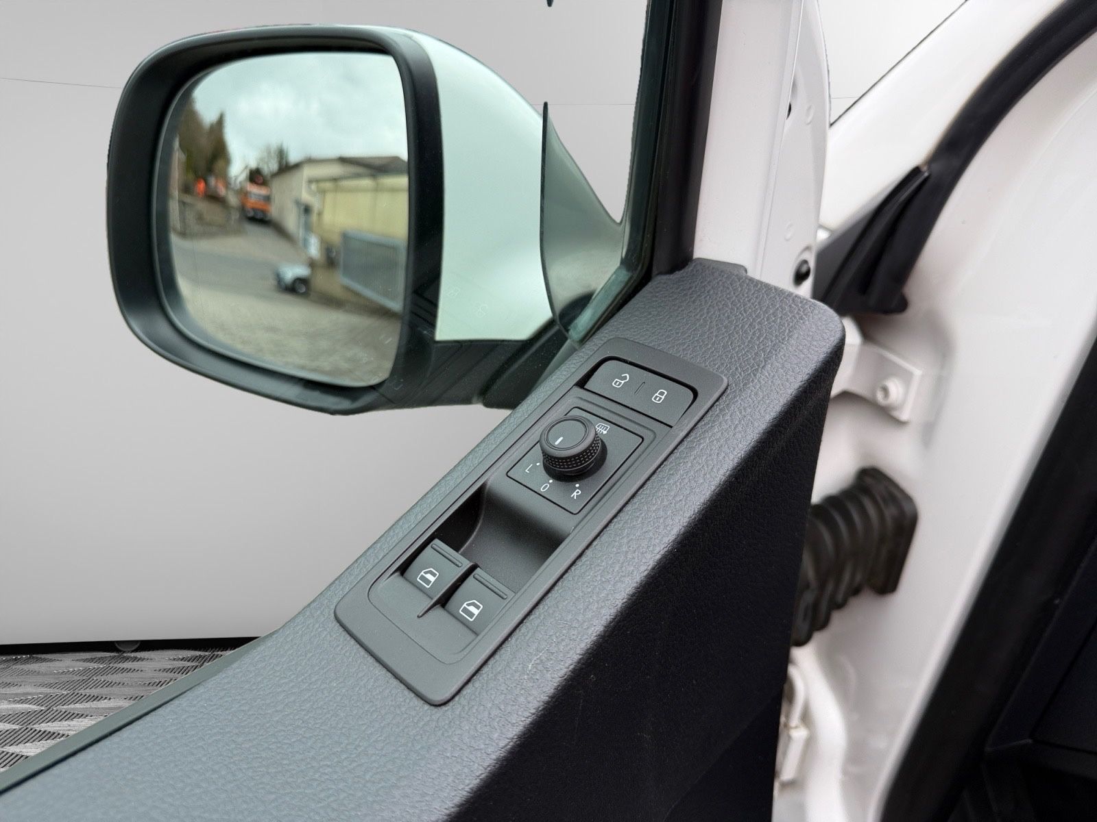 Volkswagen T6 T6.1 MULTIVAN 2.0 TDI, 7 SITZER, CAMPER UMBAU foto 22