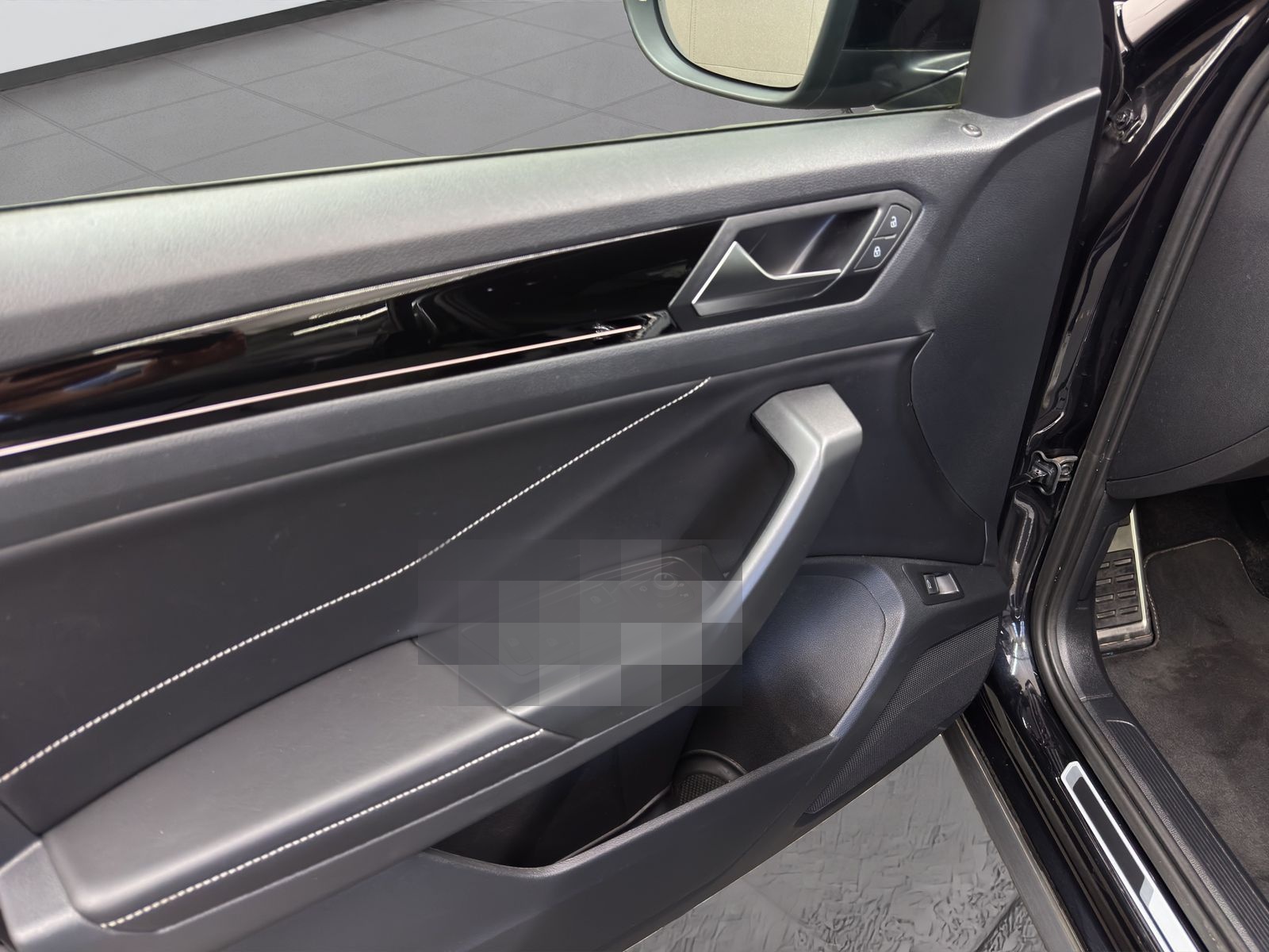 Volkswagen T-Roc 1.5 TSI DSG R-Line AHK*RFK*ACC*Massage foto 18