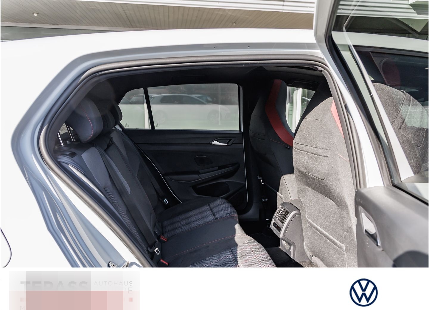 Volkswagen Golf GTI 2,0 l TSI OPF PANO BLACK-STYLE AHK foto 9