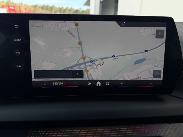 BMW 120 d M Sport 18'' adLED Navi ParkAss SHZ Klimaa foto 14