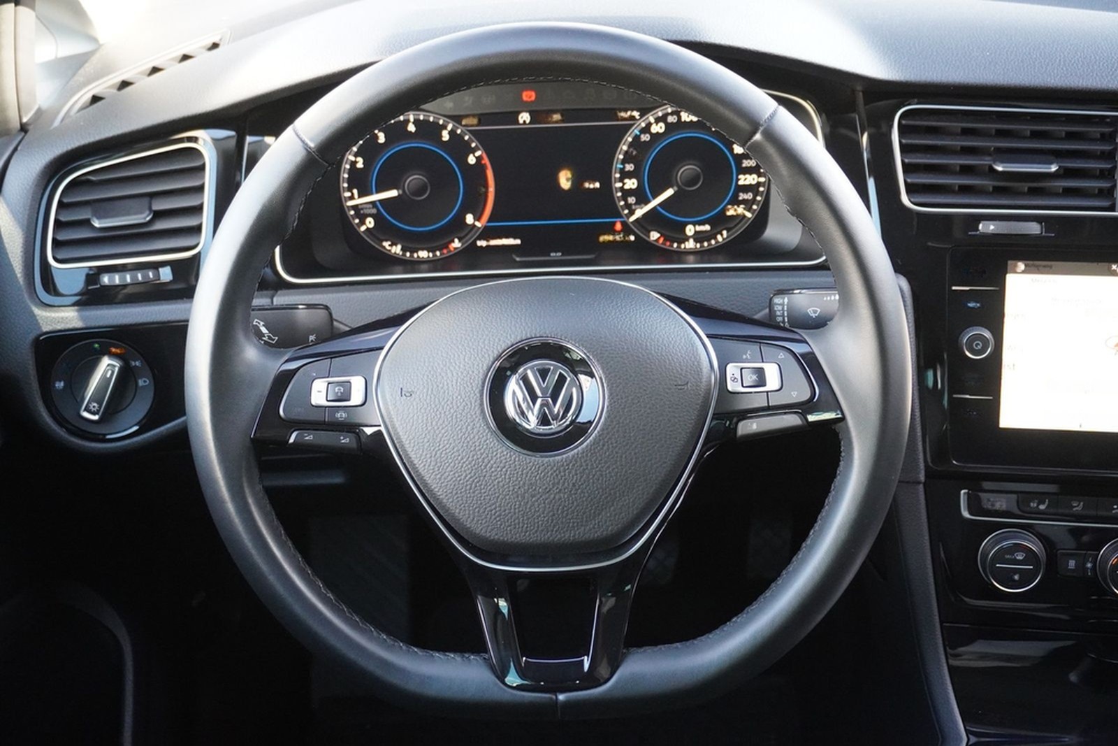 Volkswagen Golf VII Variant 1.5TSI Highline LED Pano Standh foto 17