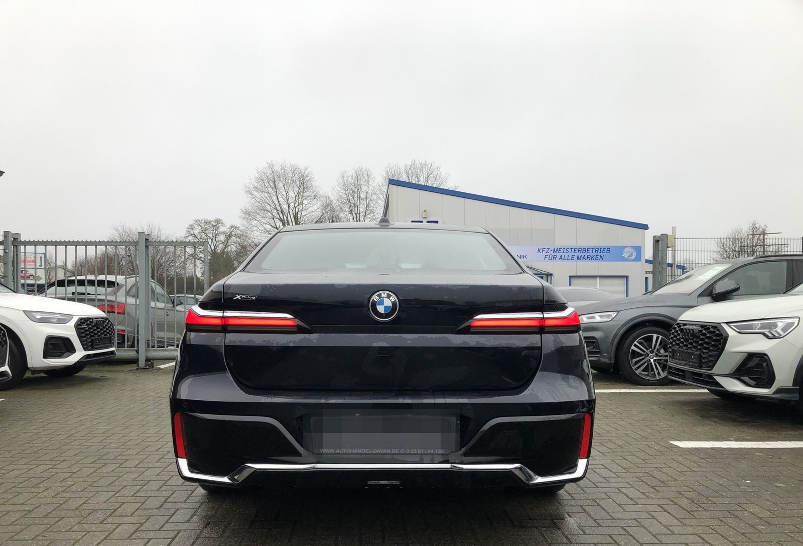 BMW 740 d xDrive M Sport Pro Pano Iconic Glow B&W  foto 2