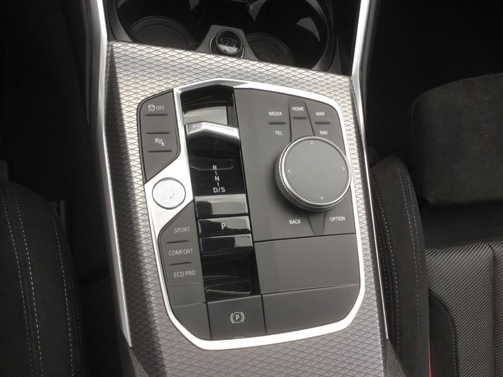 BMW 320 d x M-Sport SR19'' Pano AHK Hifi SportAut/Le foto 14