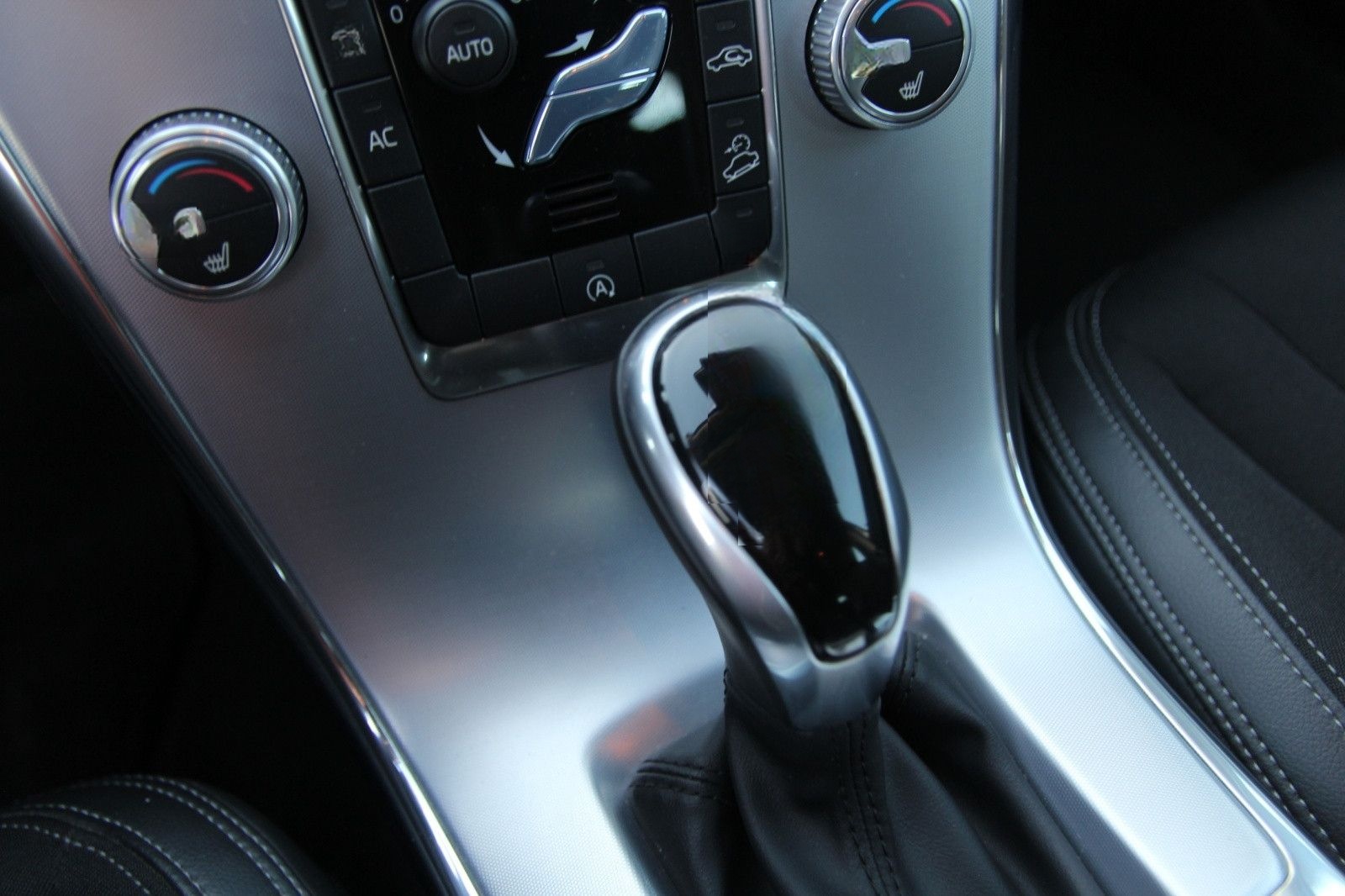 Volvo XC60 Momentum AWD Automatik/ Xenon/ 70tkm! foto 17