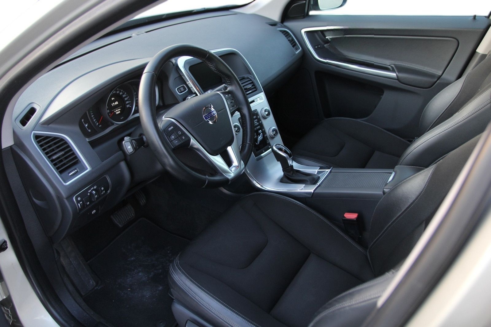 Volvo XC60 Momentum AWD Automatik/ Xenon/ 70tkm! foto 8