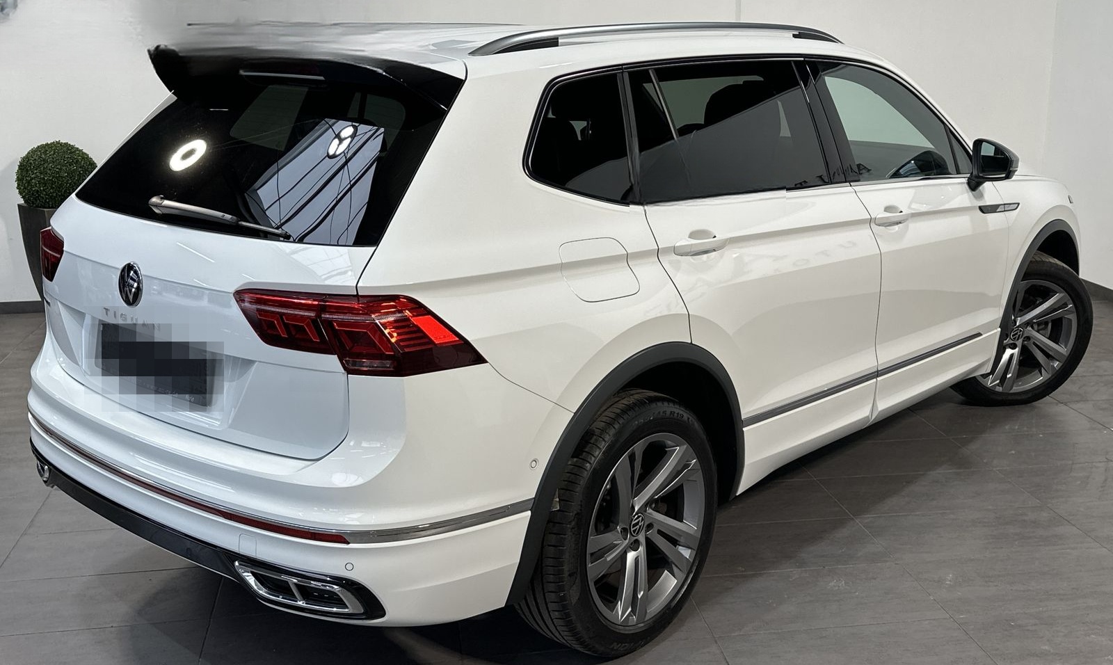 Volkswagen Tiguan Allspace R-Line 4M NAV+LED+HEAD-UP+AHK+VC foto 5