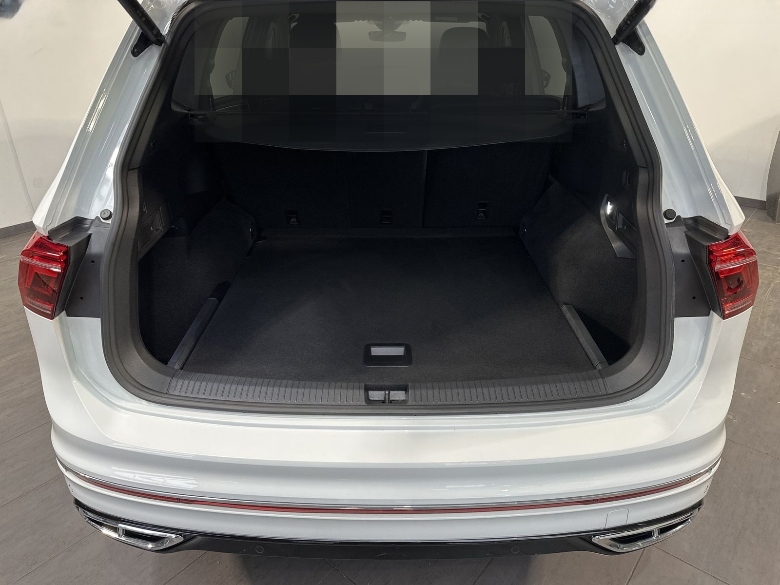 Volkswagen Tiguan Allspace R-Line 4M NAV+LED+HEAD-UP+AHK+VC foto 6