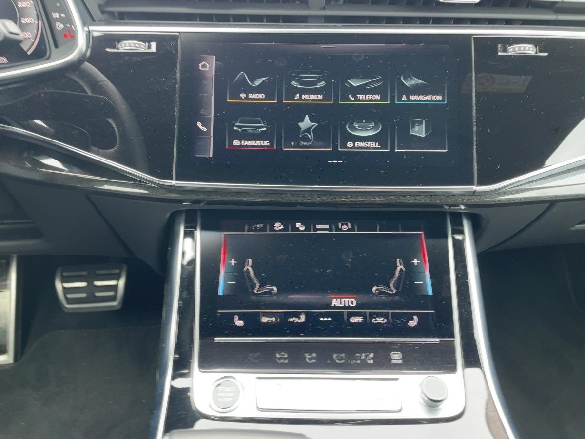 Audi Q8 TFSI e quattro S Line S tronic Luft RearView foto 11