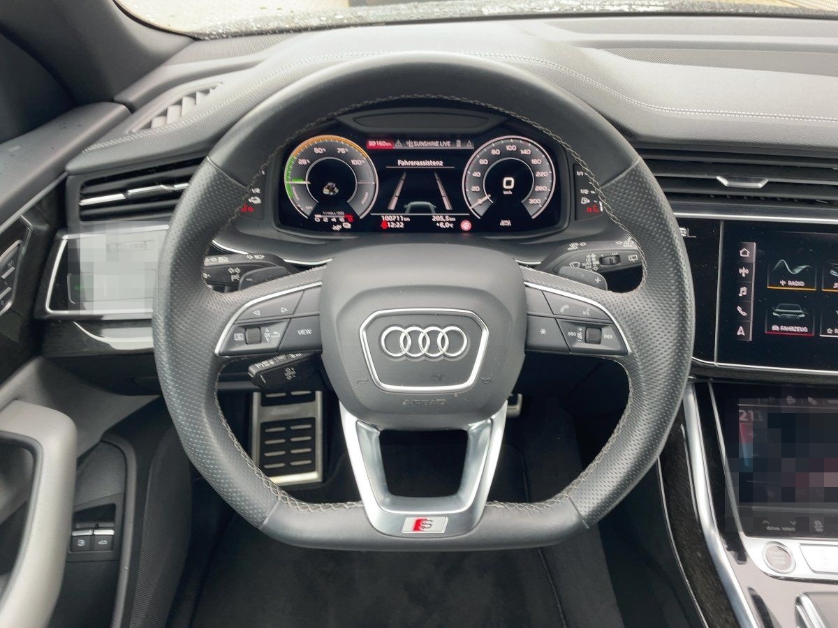 Audi Q8 TFSI e quattro S Line S tronic Luft RearView foto 12