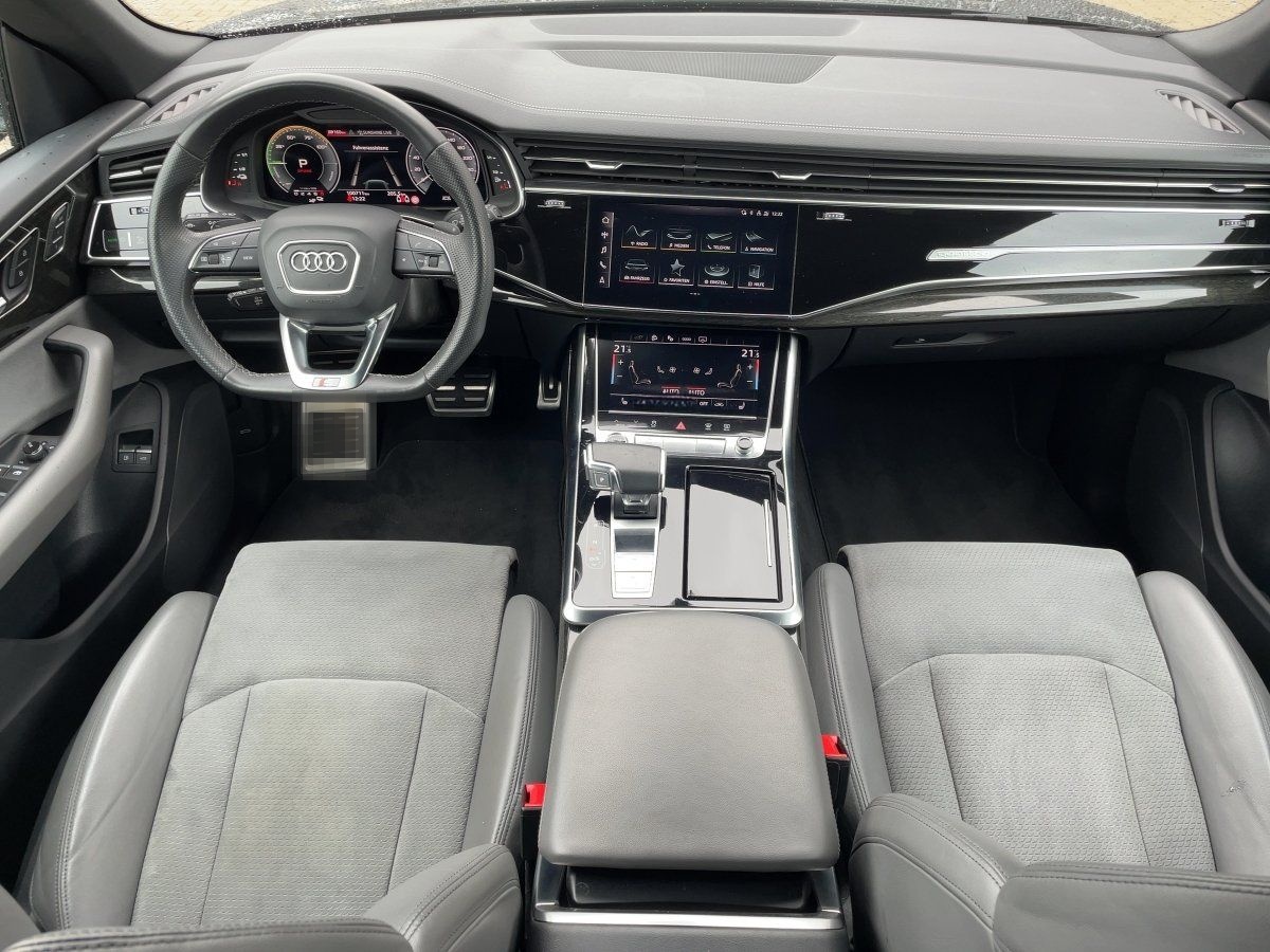 Audi Q8 TFSI e quattro S Line S tronic Luft RearView foto 10